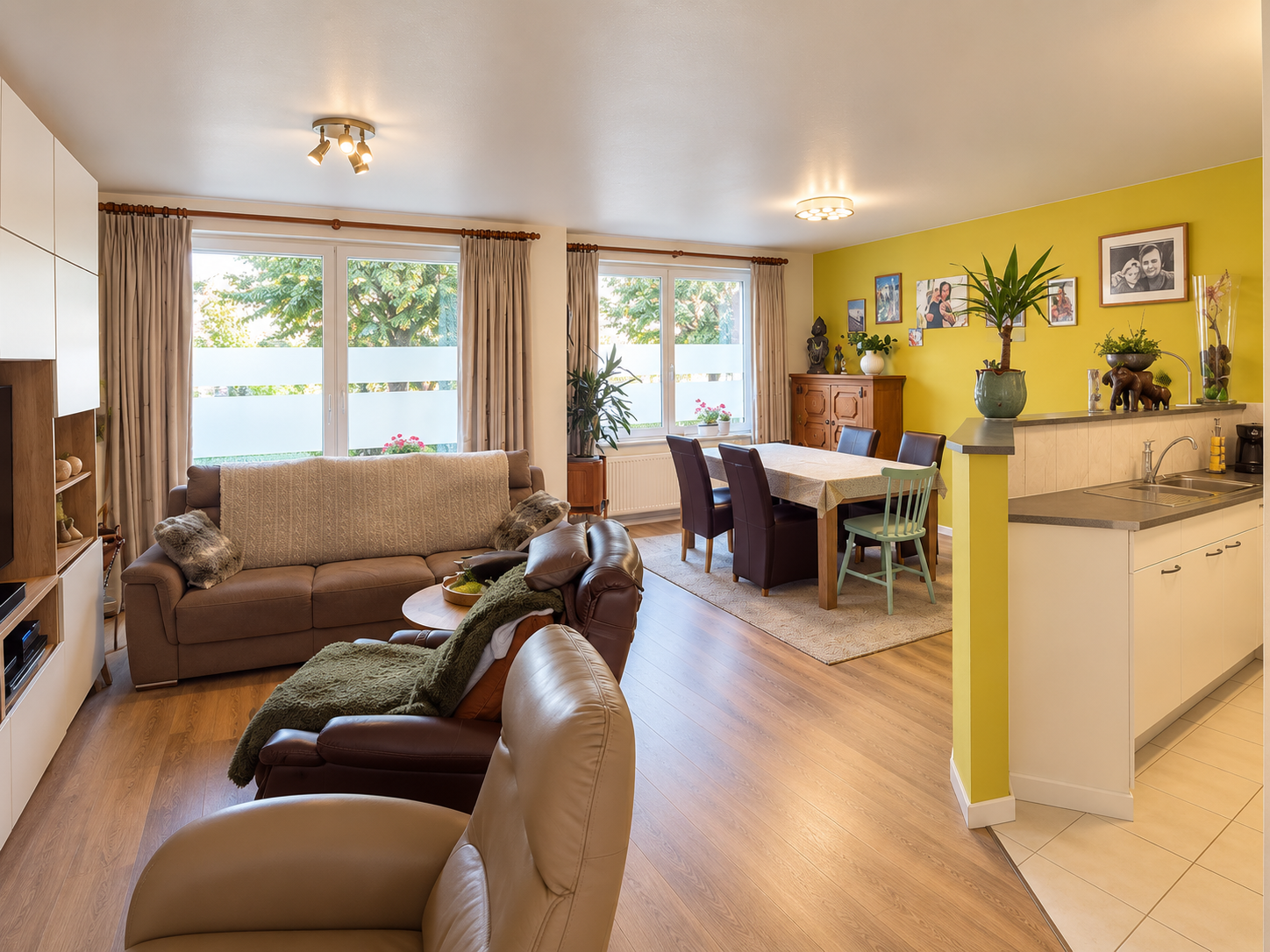Gelijkvloers appartement met 2 slaapkamers en 23m² terras + staanplaats - foto 2