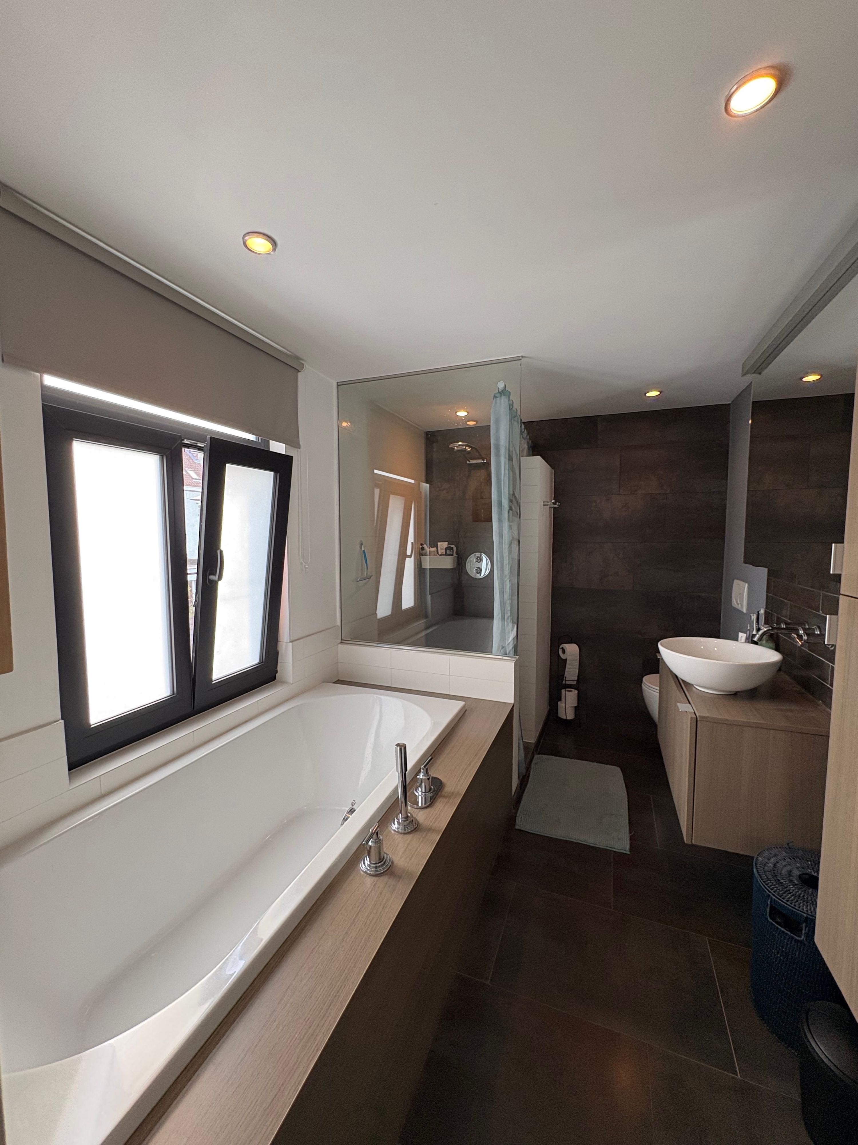 Charmante ruime woning met leuke tuin. - foto 7