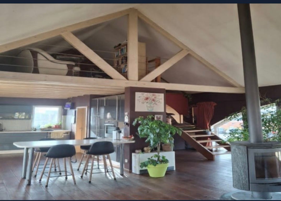 Bien unique : Volumes et luminosité : 450m2  + caves de 200m2  - foto 10