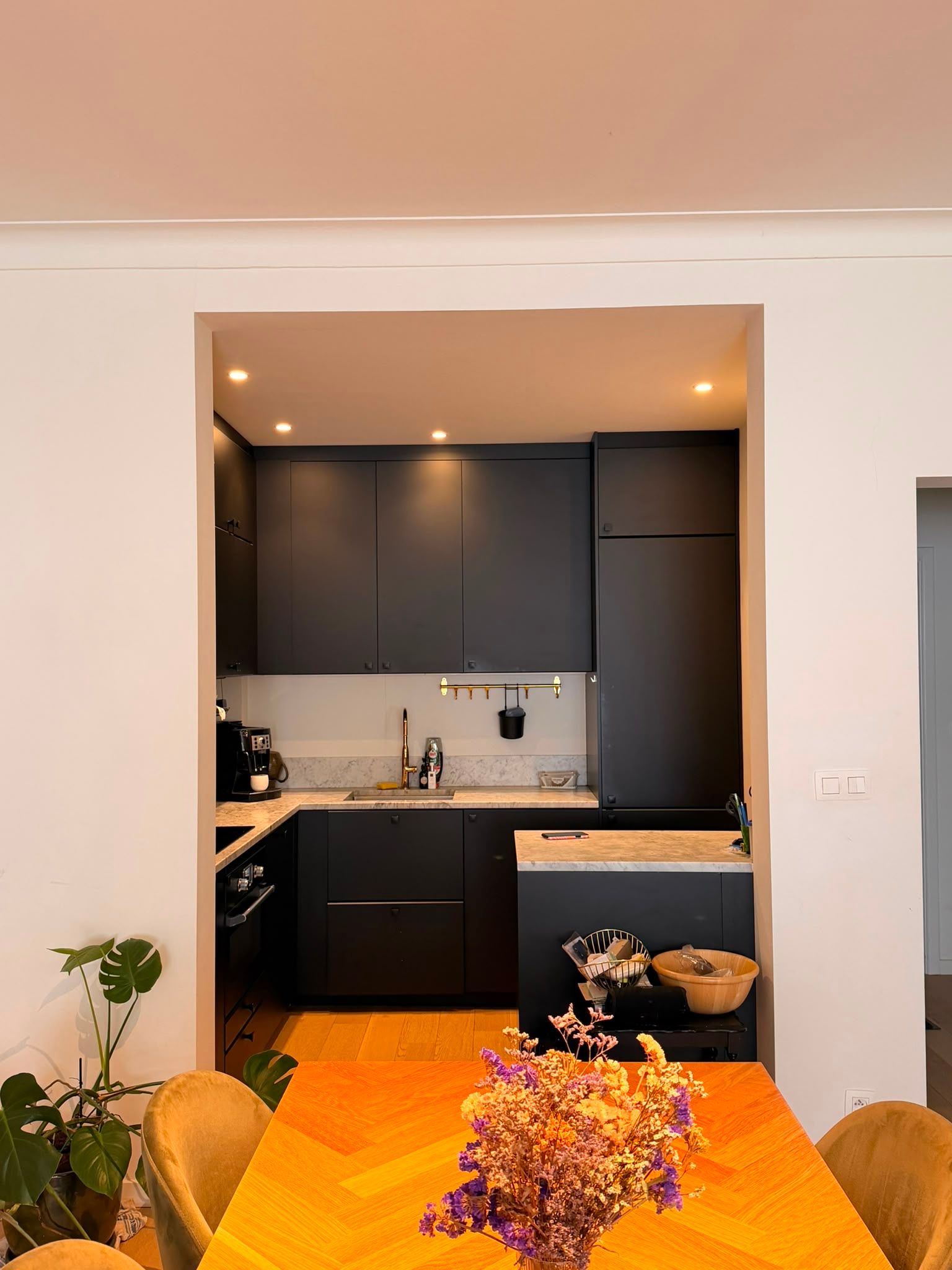 Gelijkvloers 2 slaapkamers appartement met tuin van 110 m², gerenoveerd in 2020 - foto 3