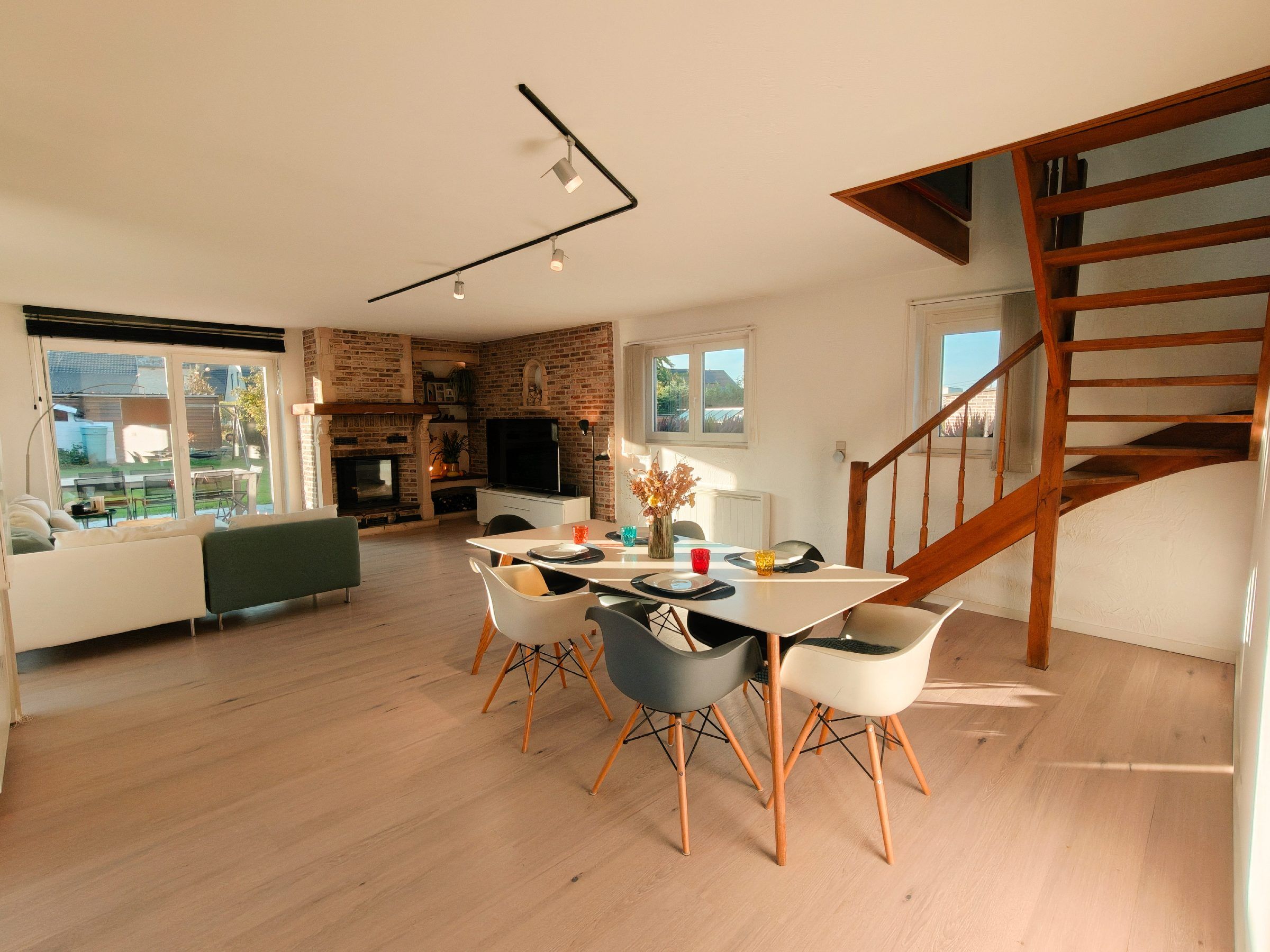 Lichtrijke instapklare villa in landelijke omgeving met tuin, garage en 4SLPK. - foto 4