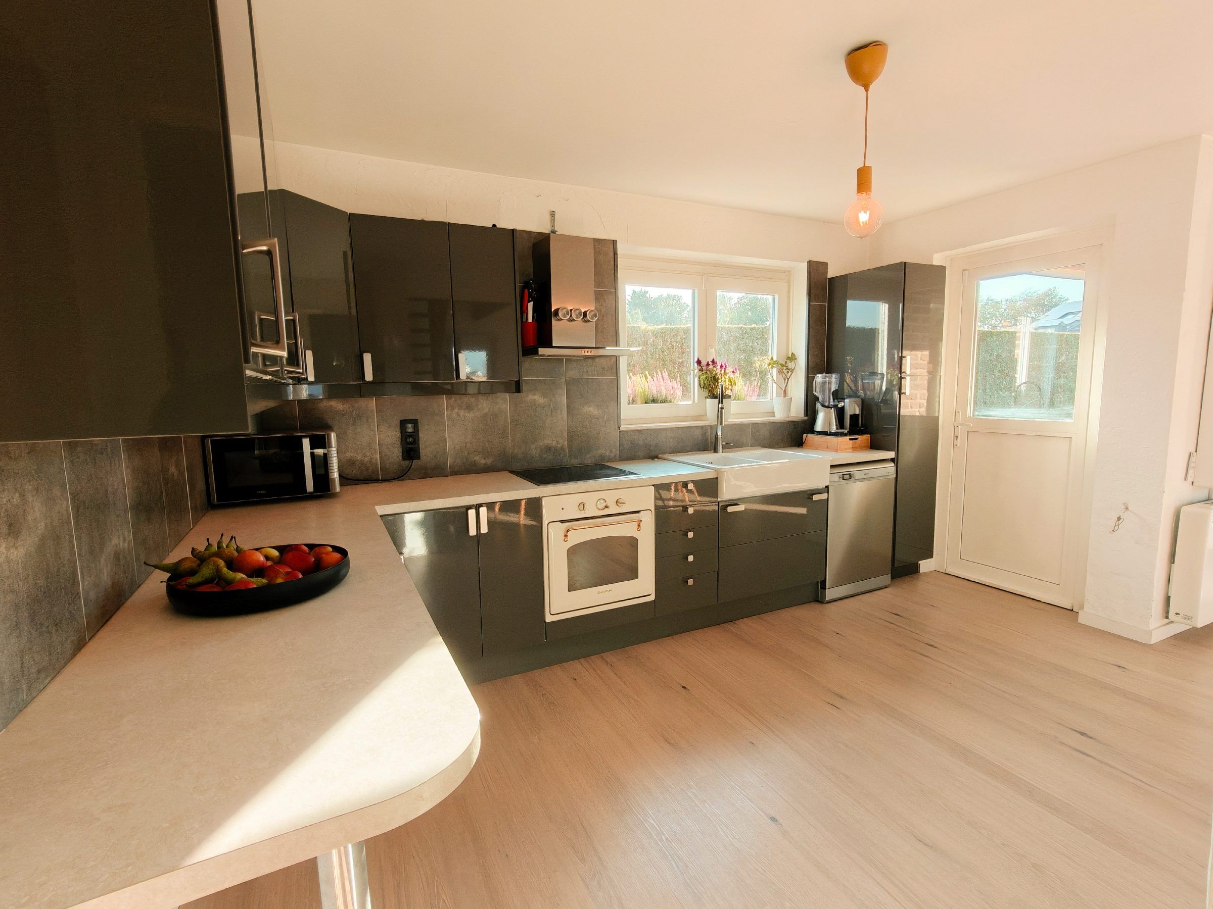 Lichtrijke instapklare villa in landelijke omgeving met tuin, garage en 4SLPK. - foto 7