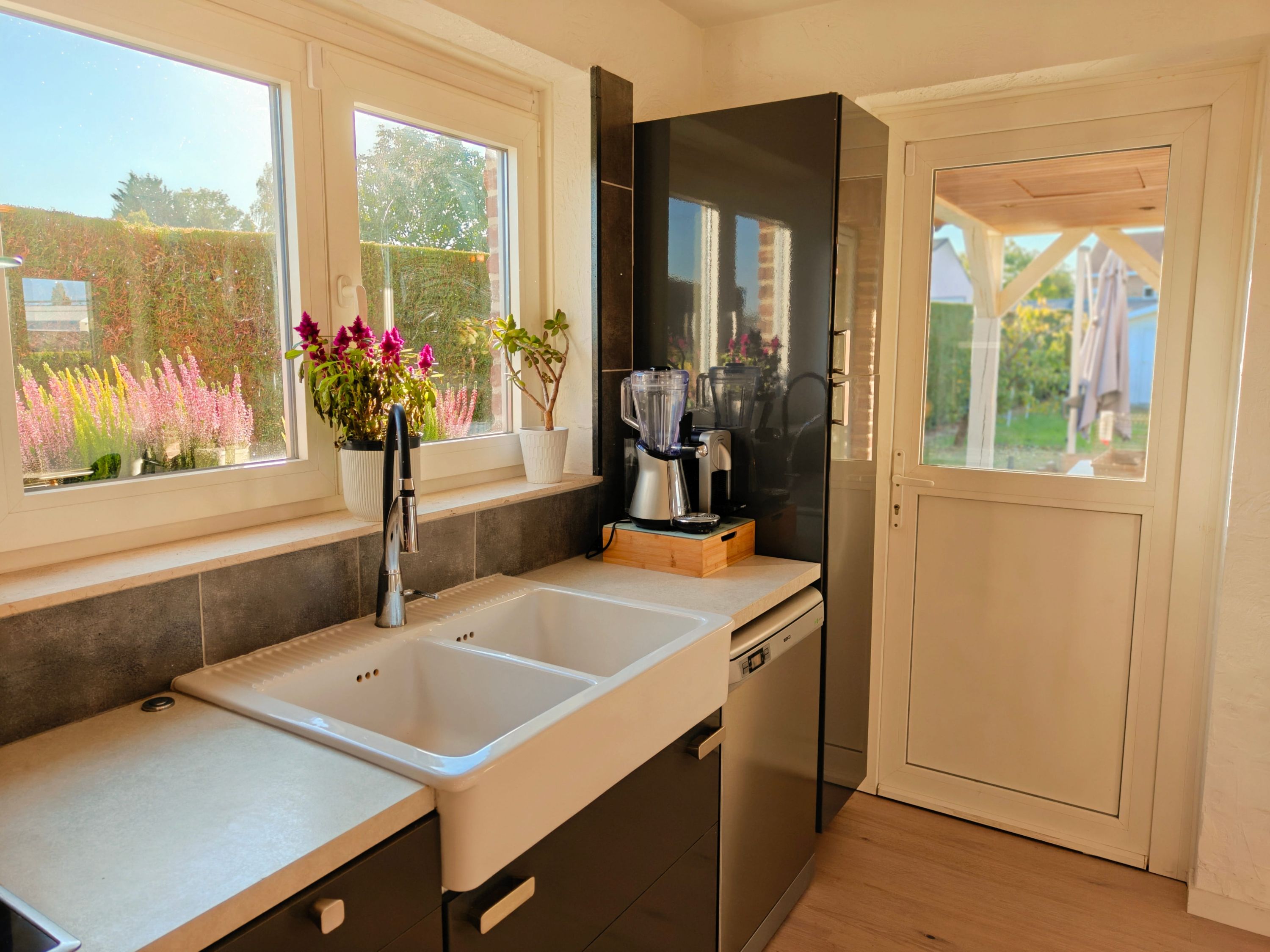 Lichtrijke instapklare villa in landelijke omgeving met tuin, garage en 4SLPK. - foto 8