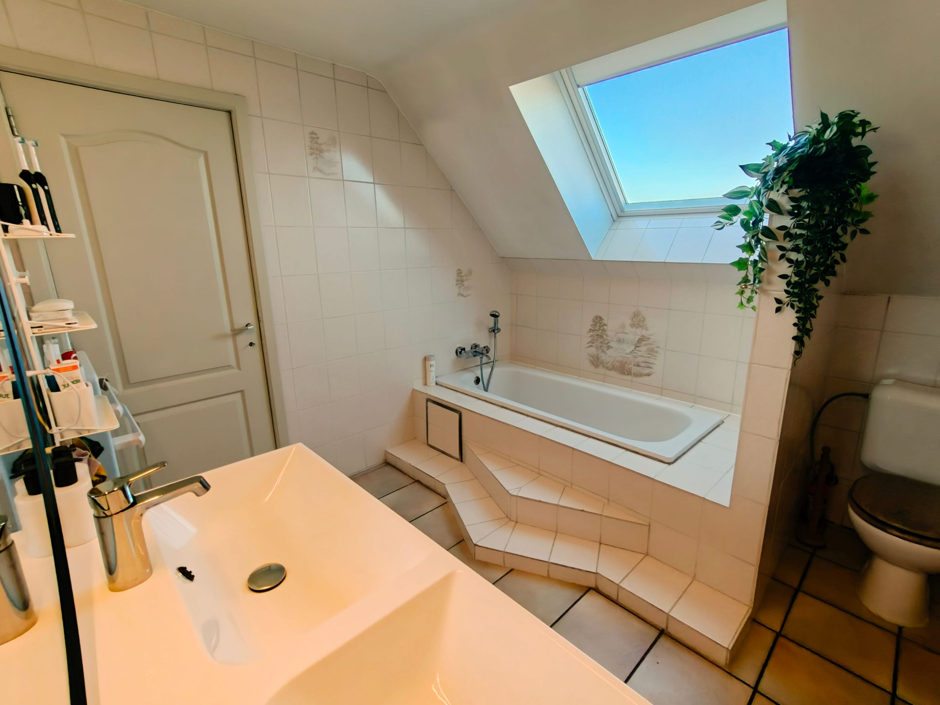 Lichtrijke instapklare villa in landelijke omgeving met tuin, garage en 4SLPK. - foto 16