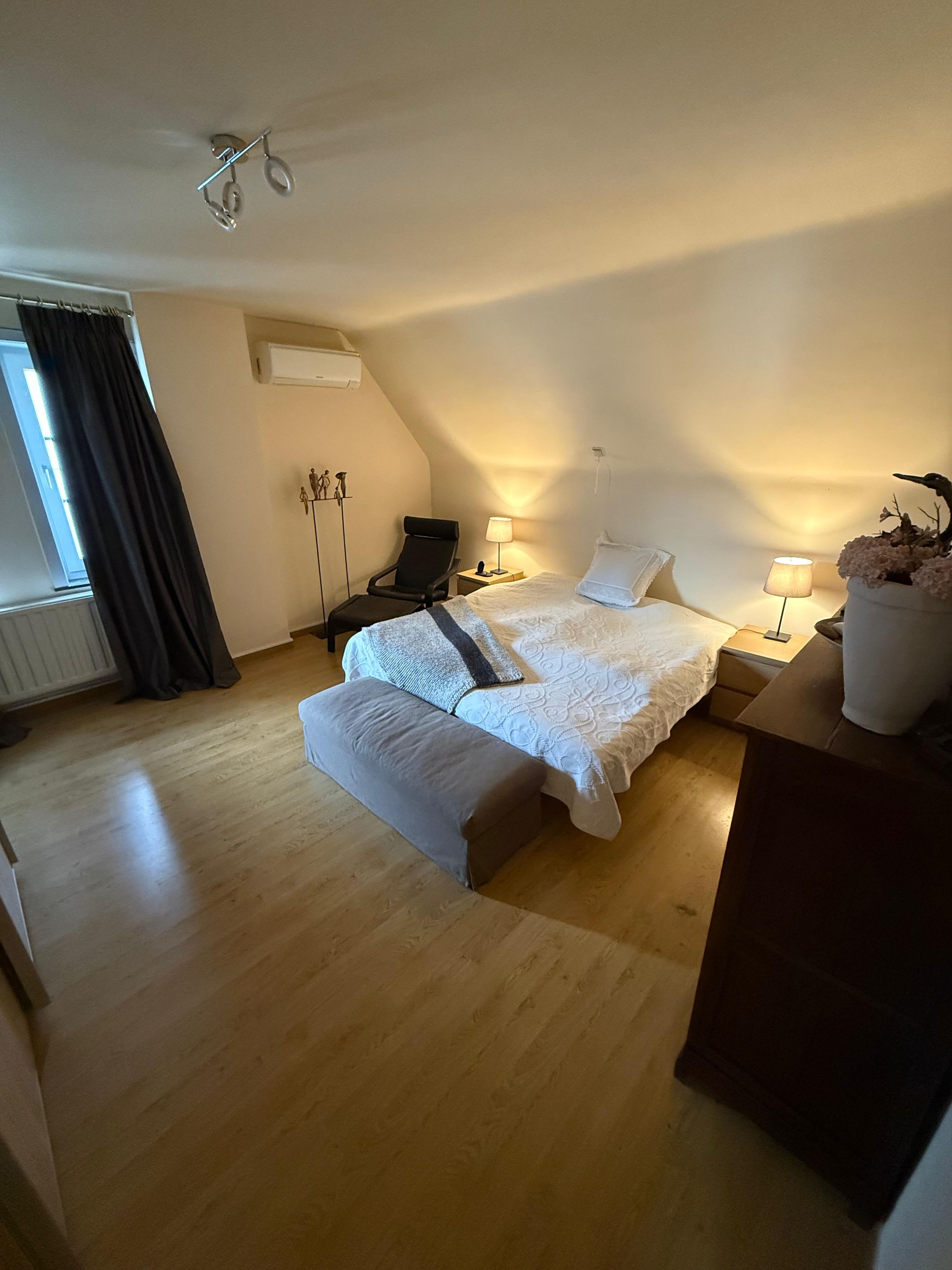 Prachtige centraal gelegen woning, halfopen bebouwing. 3 slpk,airco,zonnepanelen - foto 10