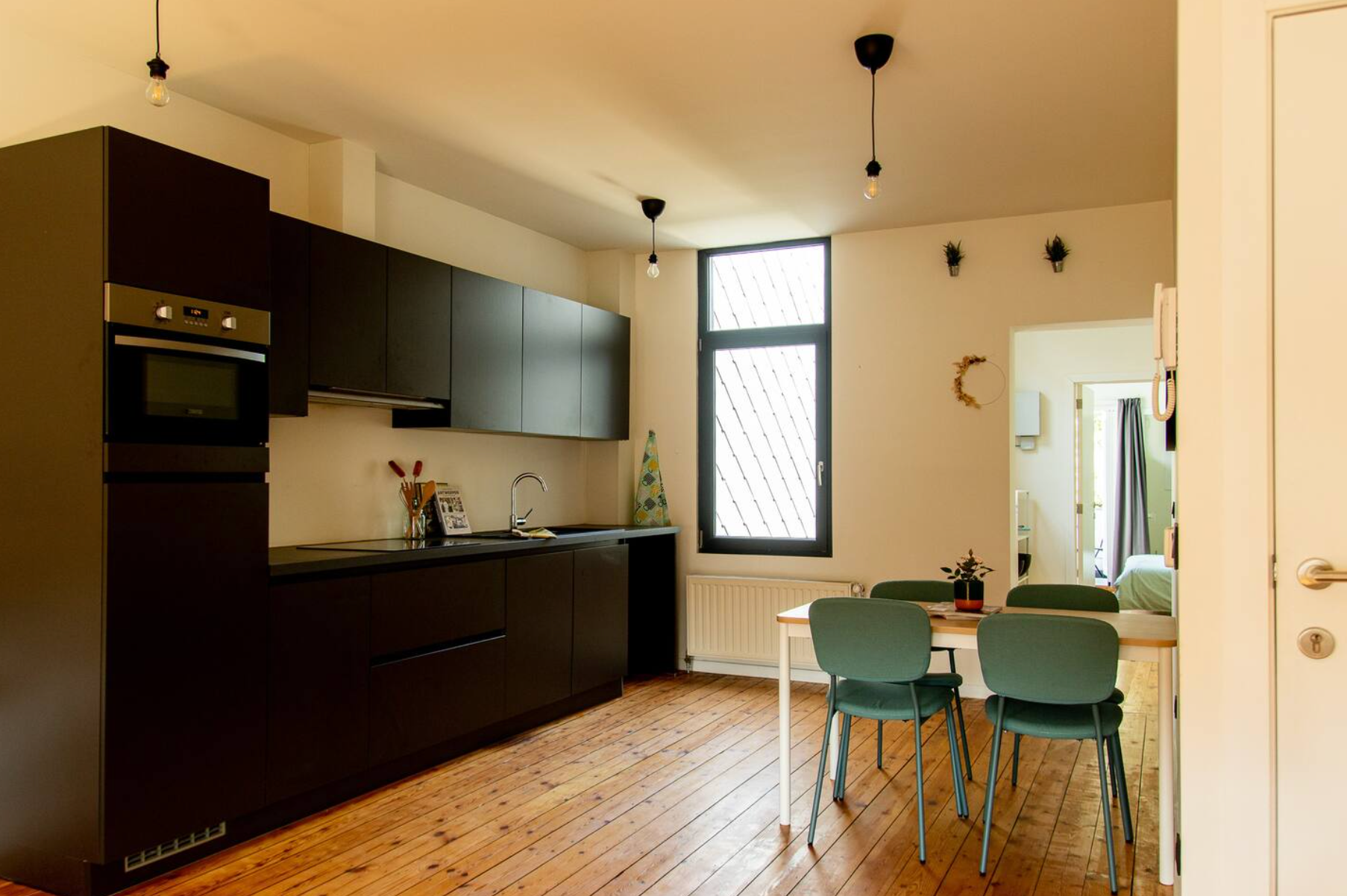 Instapklaar en lichtrijk appartement met 1 slaapkamer en bijkamer - foto 2
