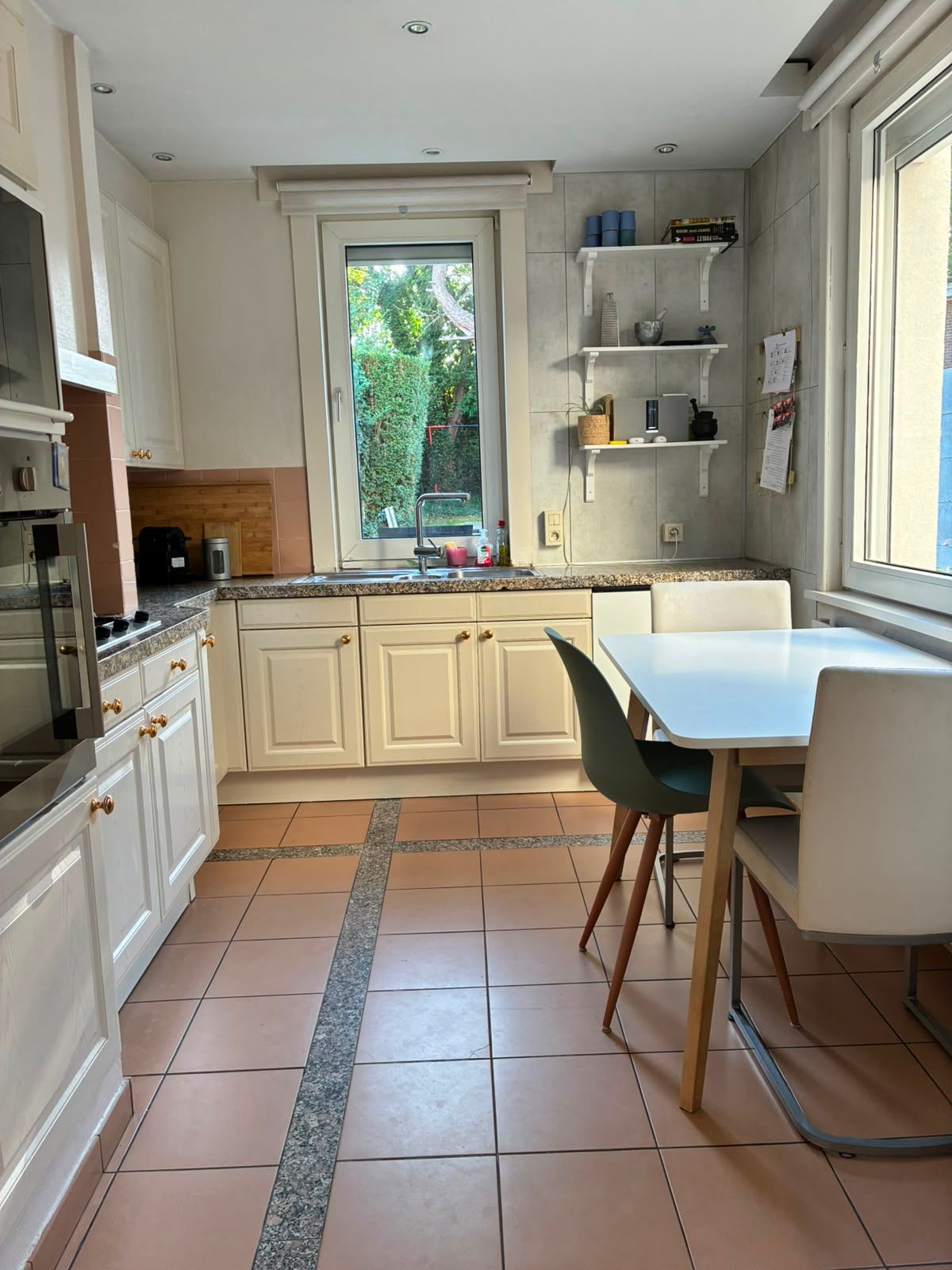 Ruime instapklare woning met 4 slaapkamers en mooie tuin - foto 4