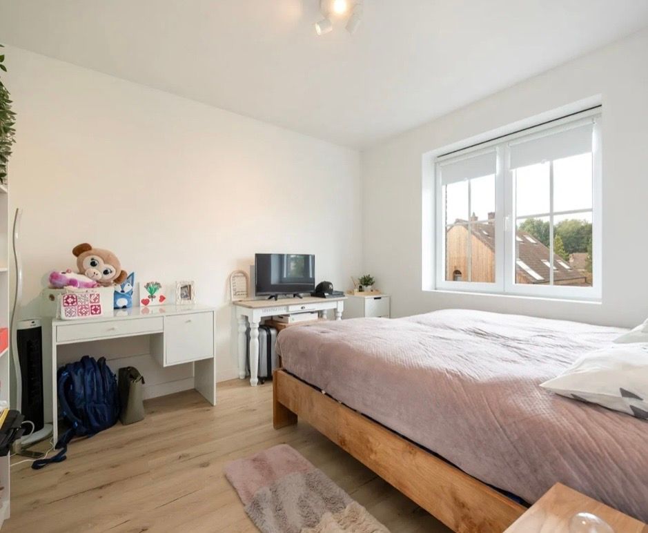 Nieuwbouw rijwoning met 5 slaapkamers in Oelegem - foto 4