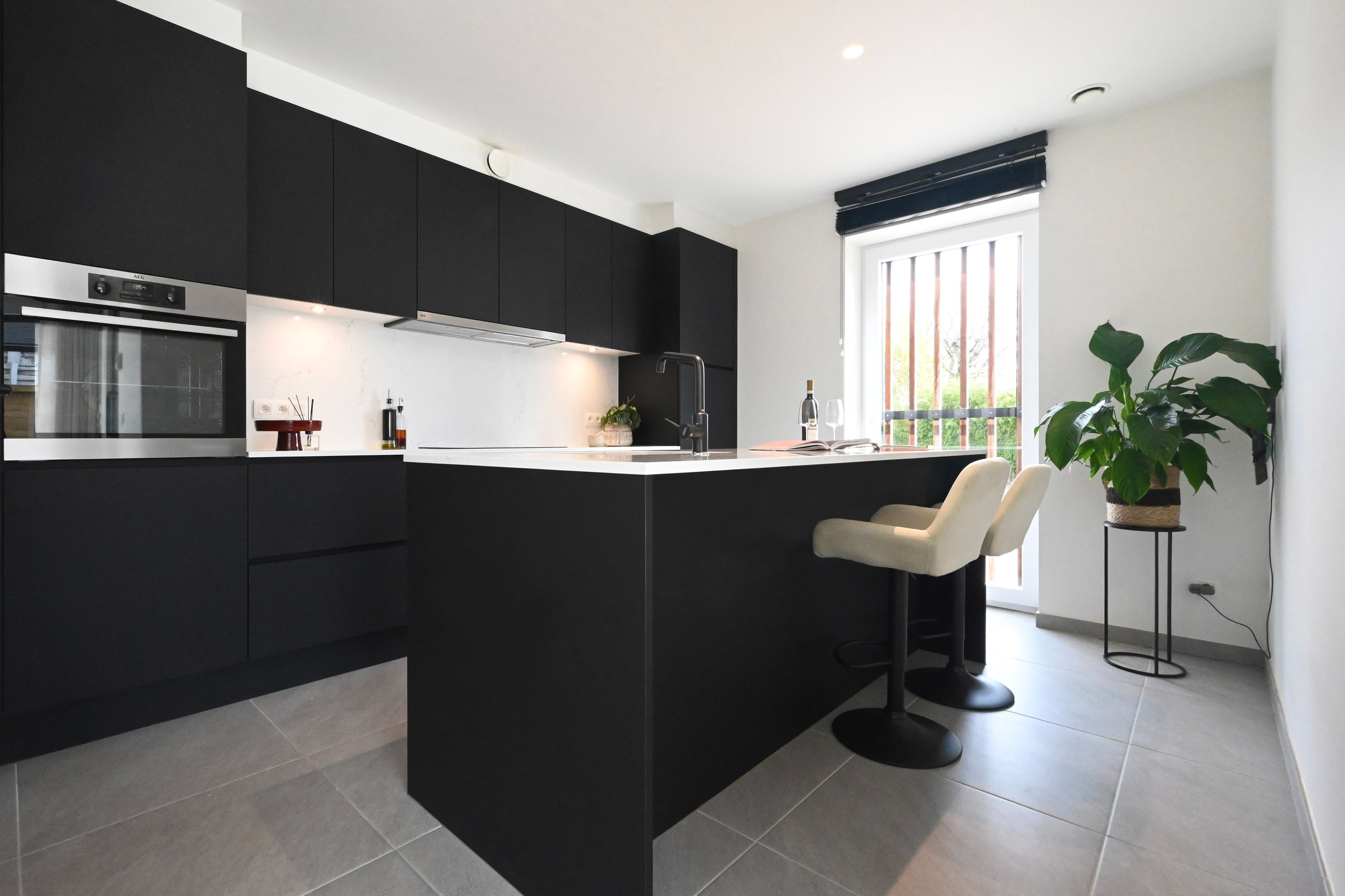 Recente, energiezuinige woning met zonnige tuin - foto 3