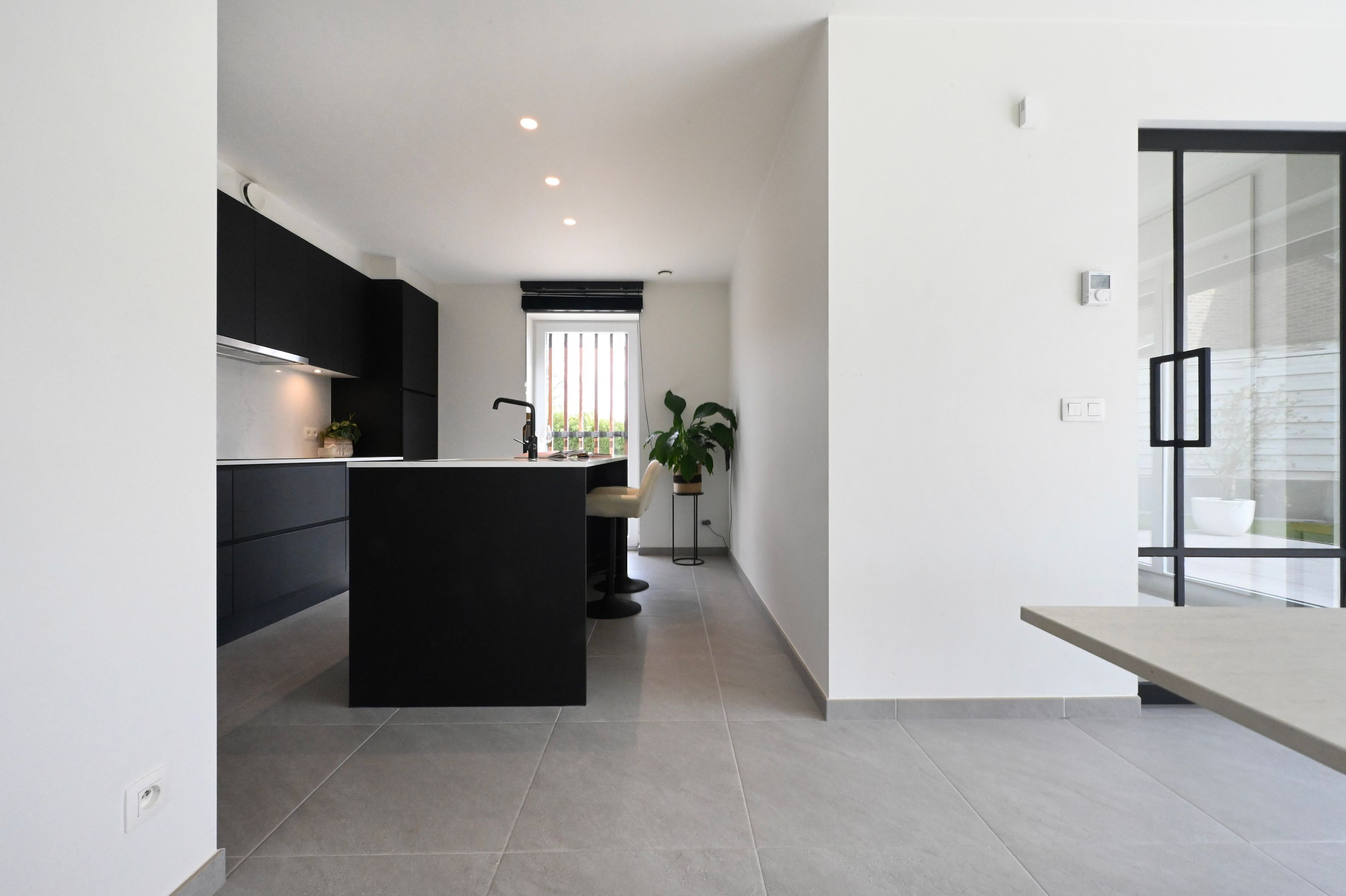 Recente, energiezuinige woning met zonnige tuin - foto 4