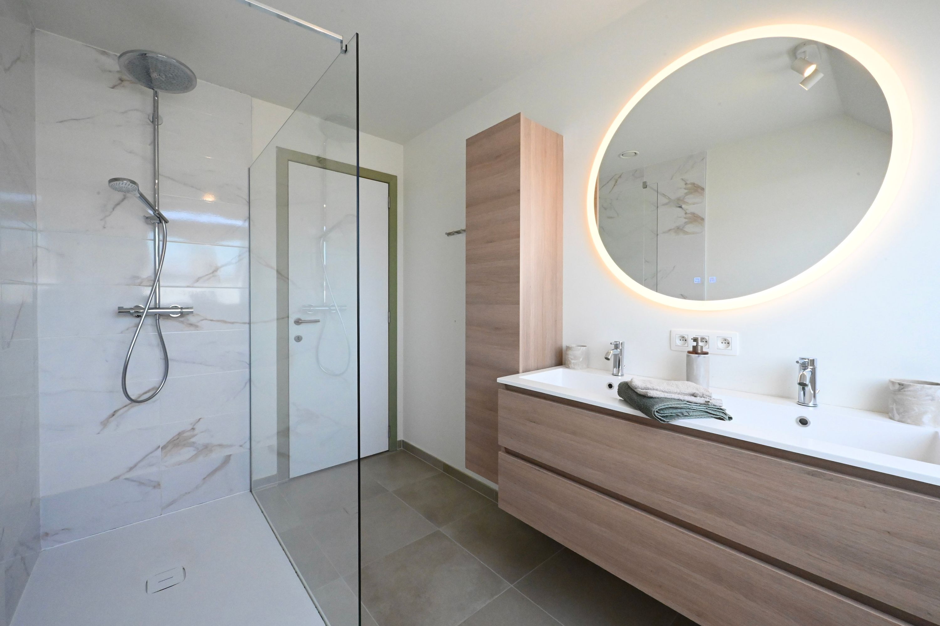 Recente, energiezuinige woning met zonnige tuin - foto 7