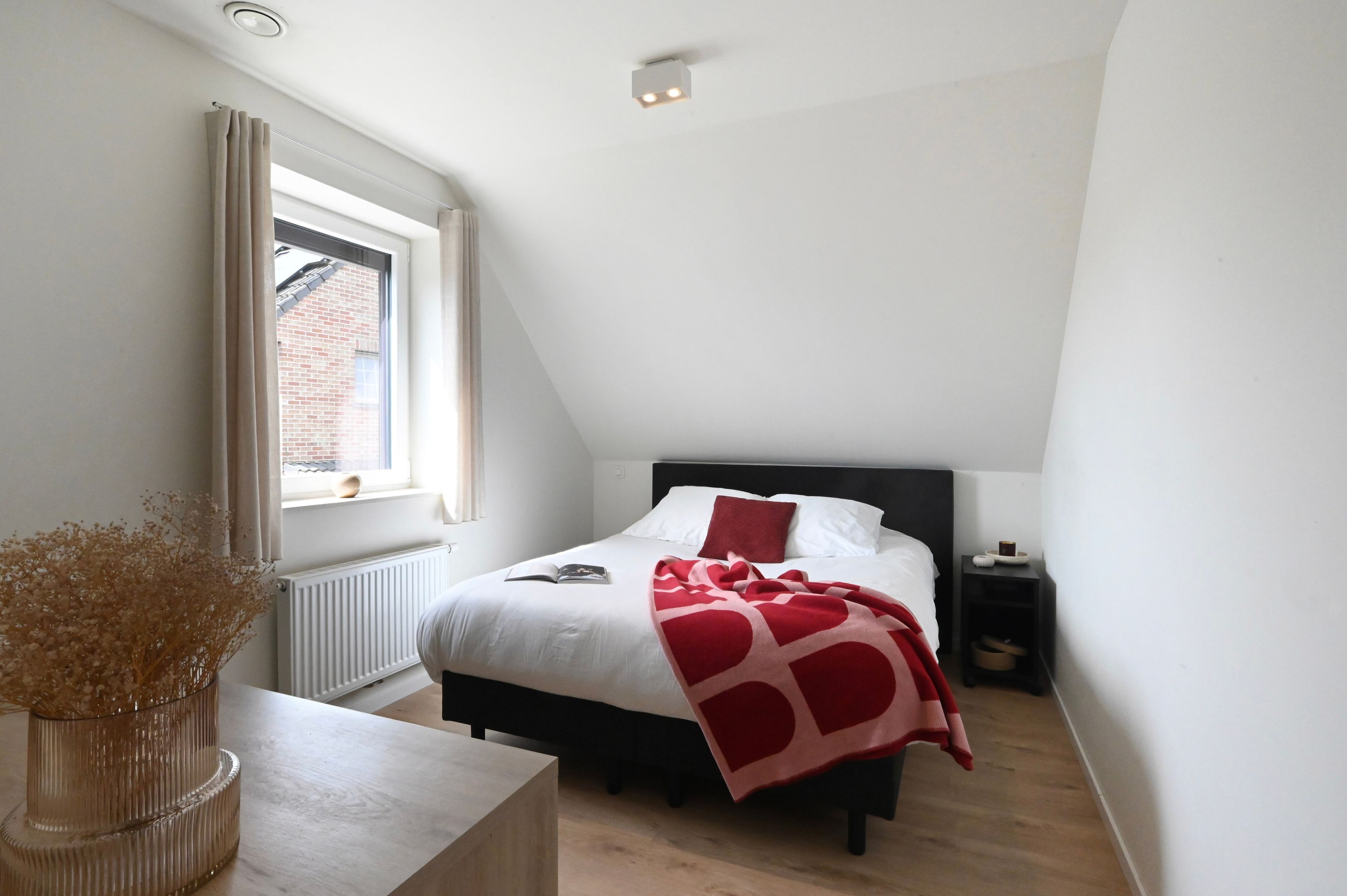 Recente, energiezuinige woning met zonnige tuin - foto 8