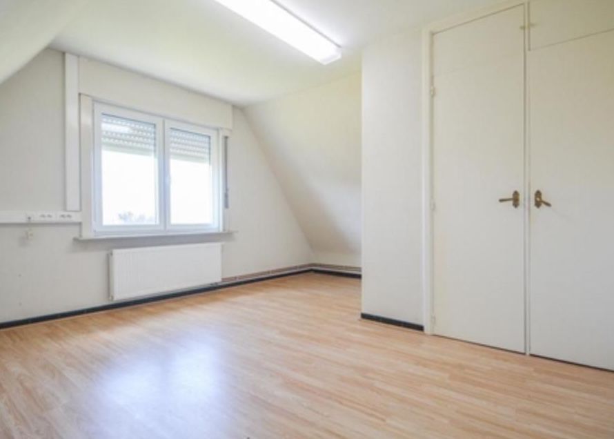 Alleenstaande woning dichtbij school en centrum en oprit E17.  - foto 9