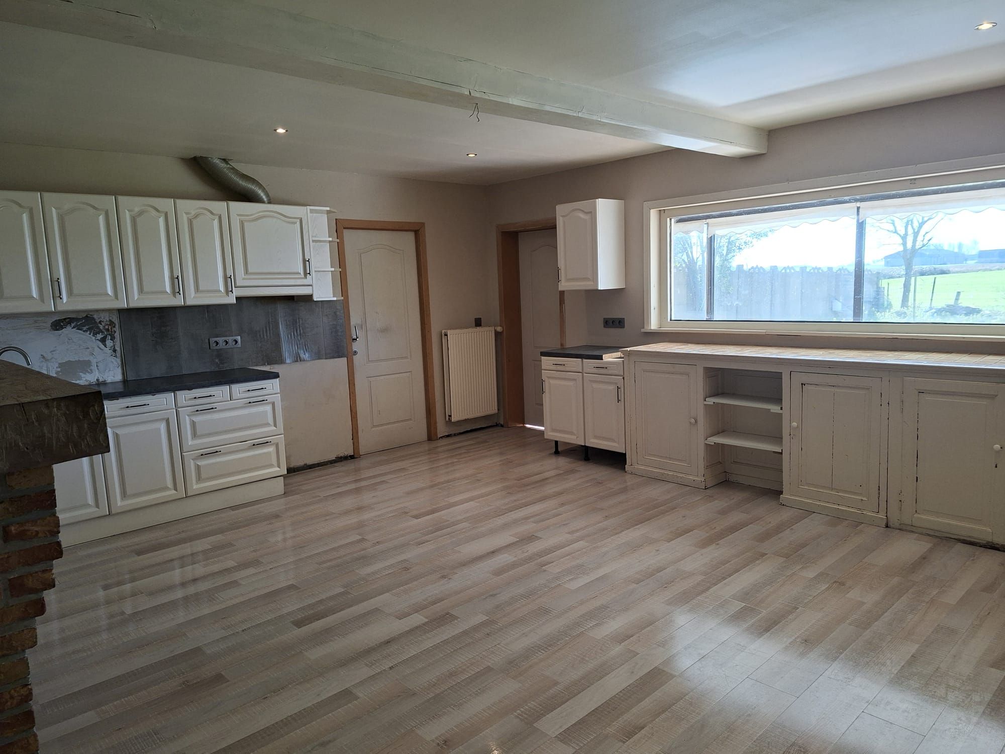 Charmante rijwoning met authentieke elementen en 6 slaapkamers en tuin - foto 3