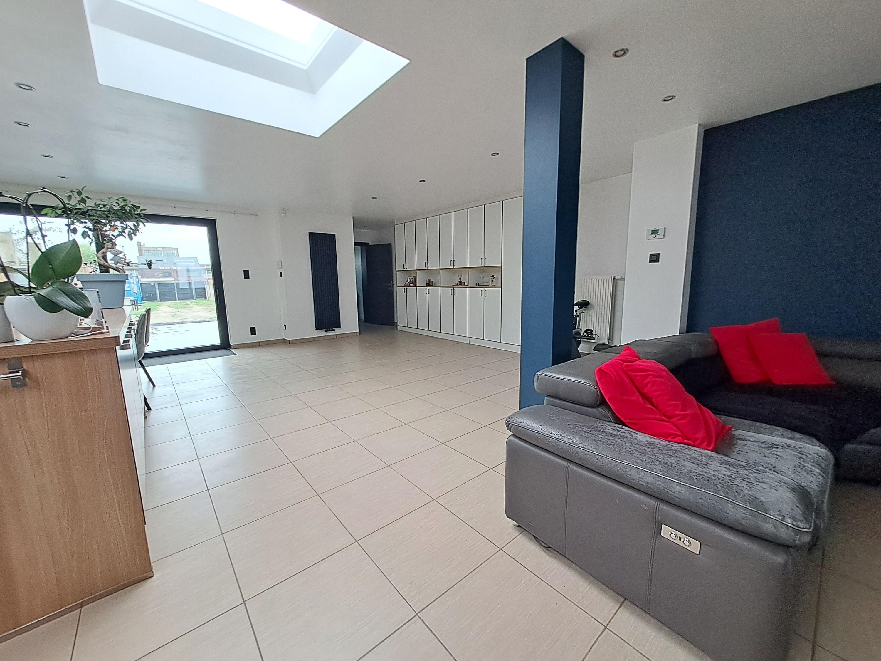 Mooi gerenoveerde en verrassend ruime woning in het hart van Stabroek. - foto 4