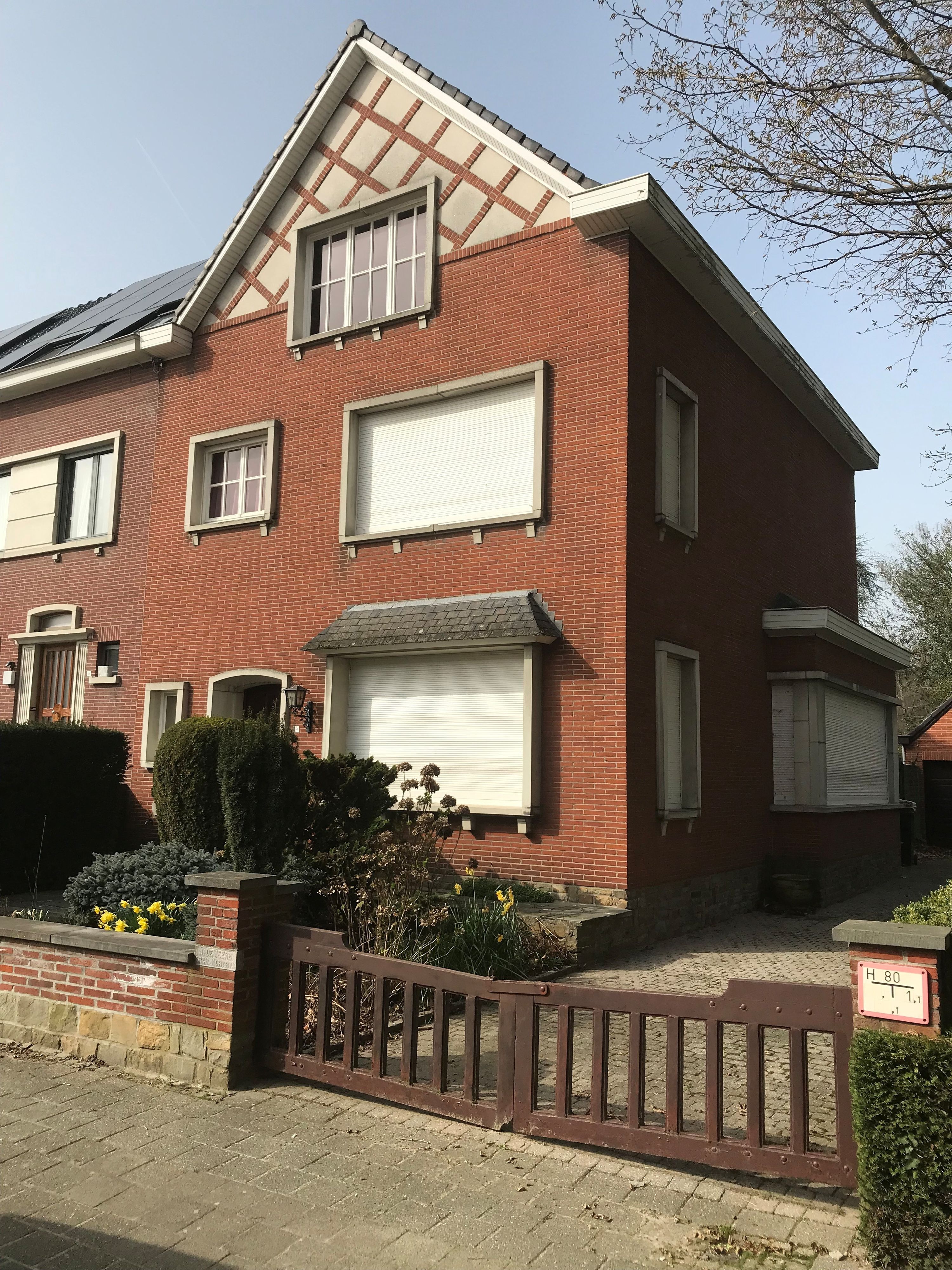 Prachtige halfopen bebouwing met aparte garage en tuin - foto 2