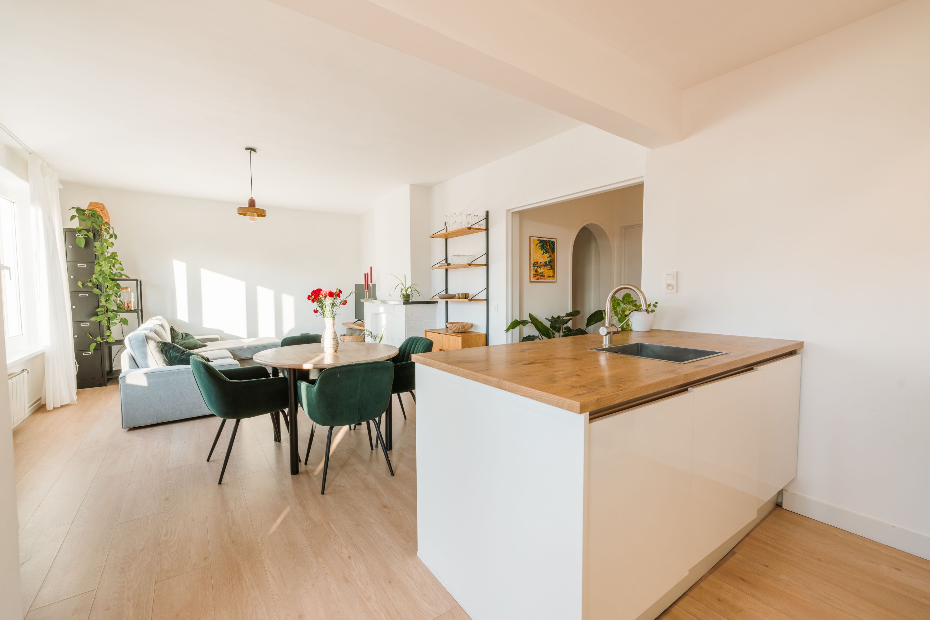 Instapklaar, lichtrijk appartement met 2 slaapkamers en terras - foto 2