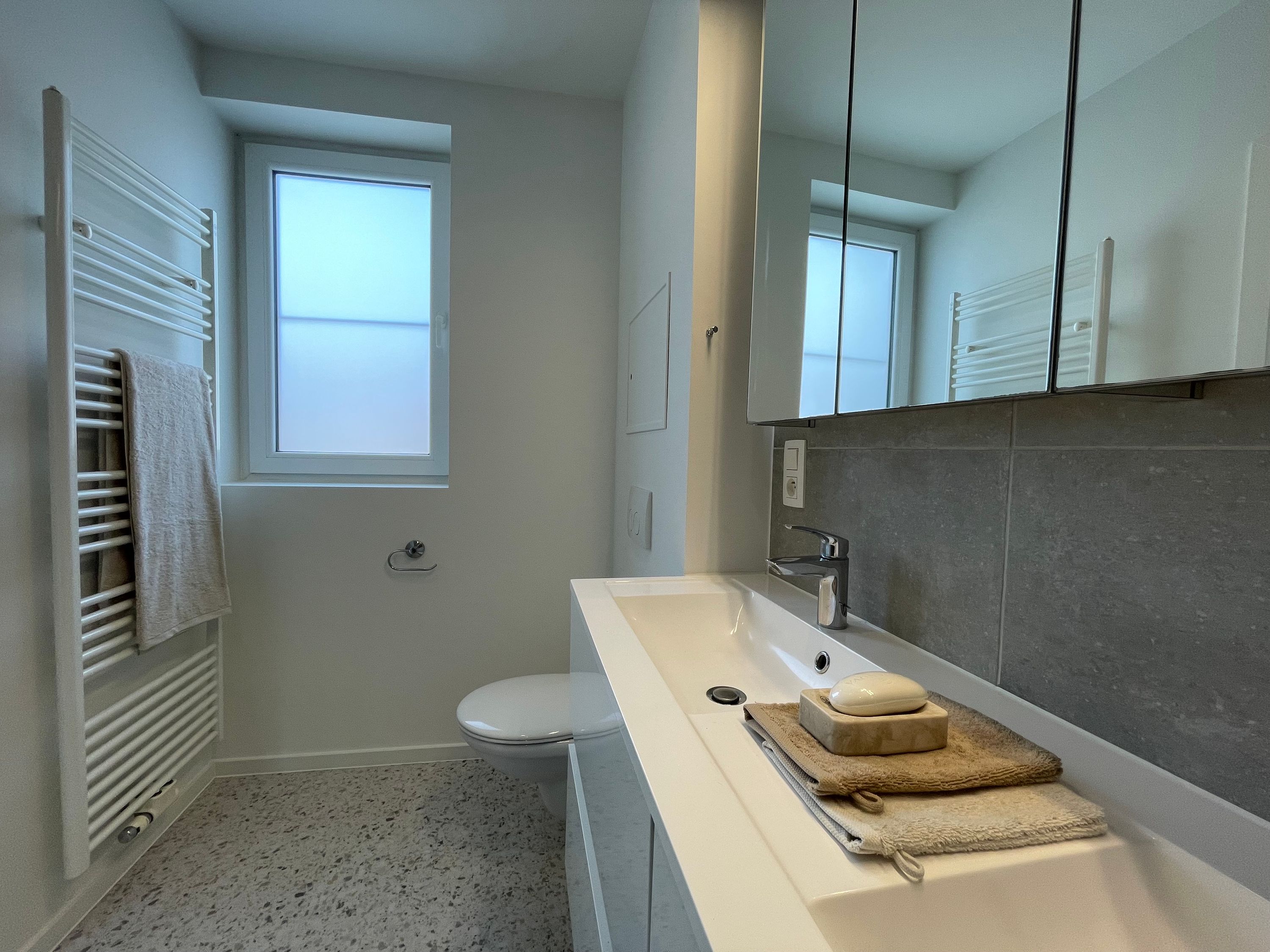 Instapklare, volledig gerenoveerde woning met oostgericht terras, op slechts 400 - foto 9