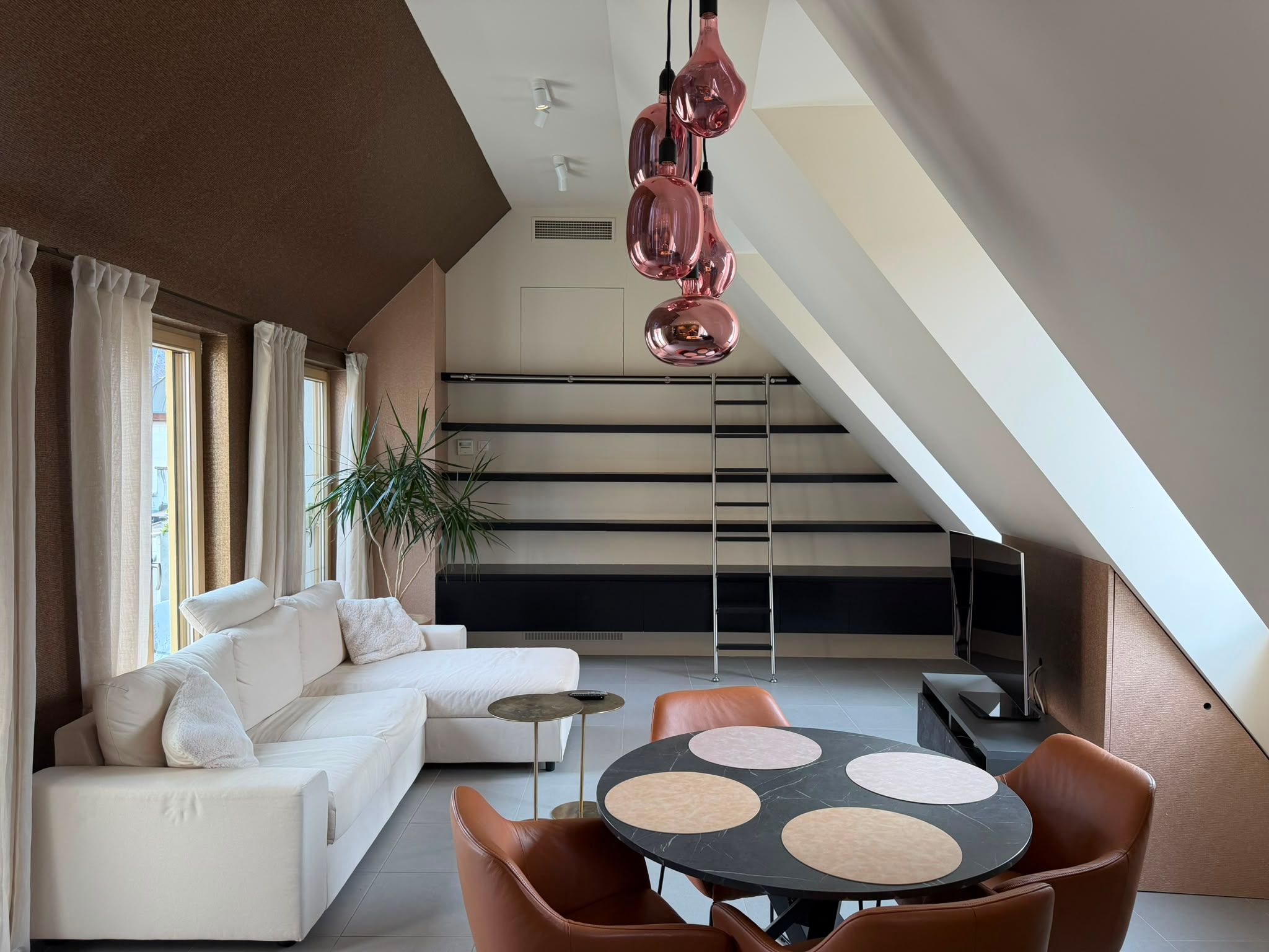 Hoogwaardig afgewerkt & instapklaar 2-slaapkamerappartement - foto 2