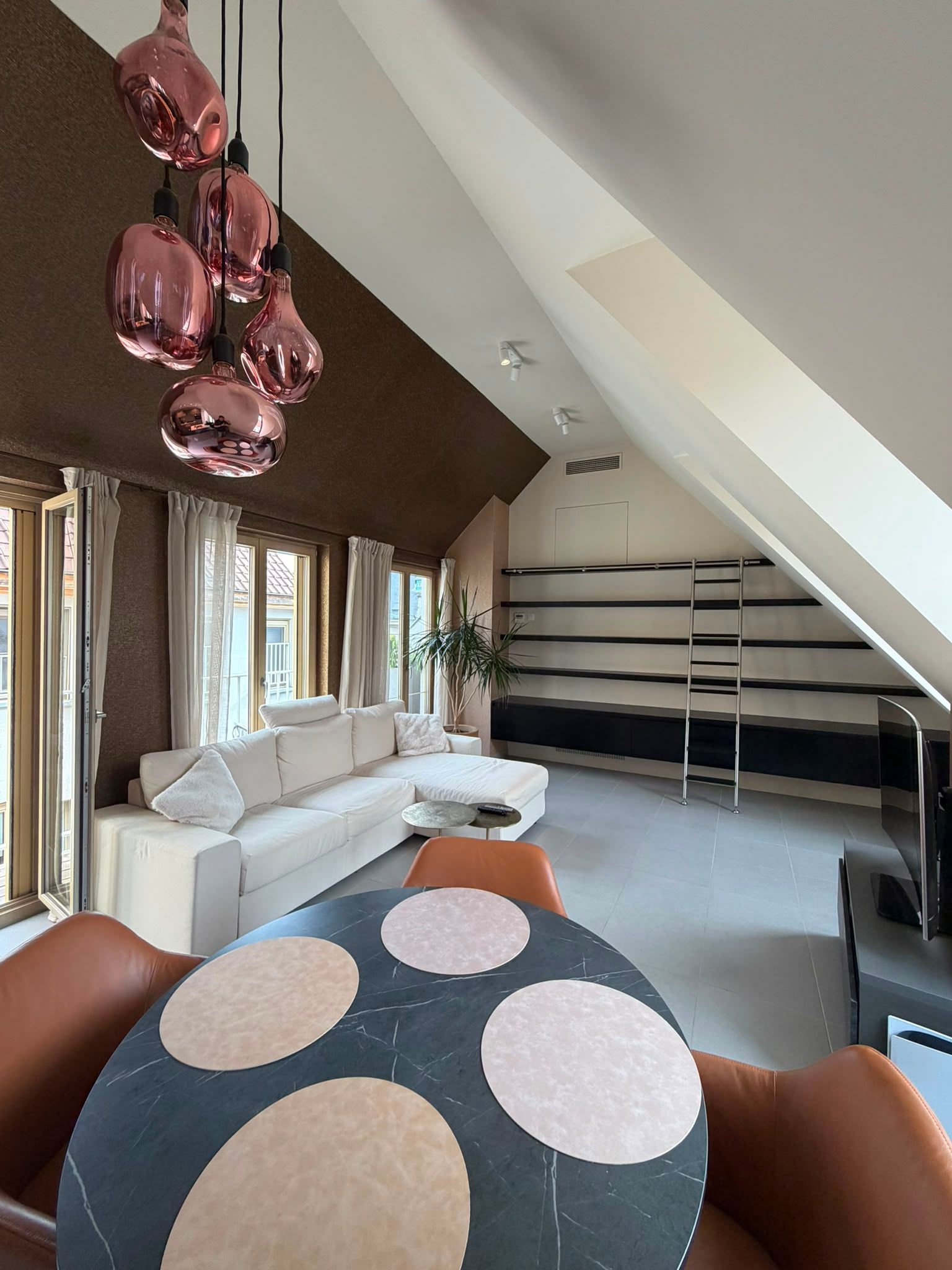 Hoogwaardig afgewerkt & instapklaar 2-slaapkamerappartement - foto 3