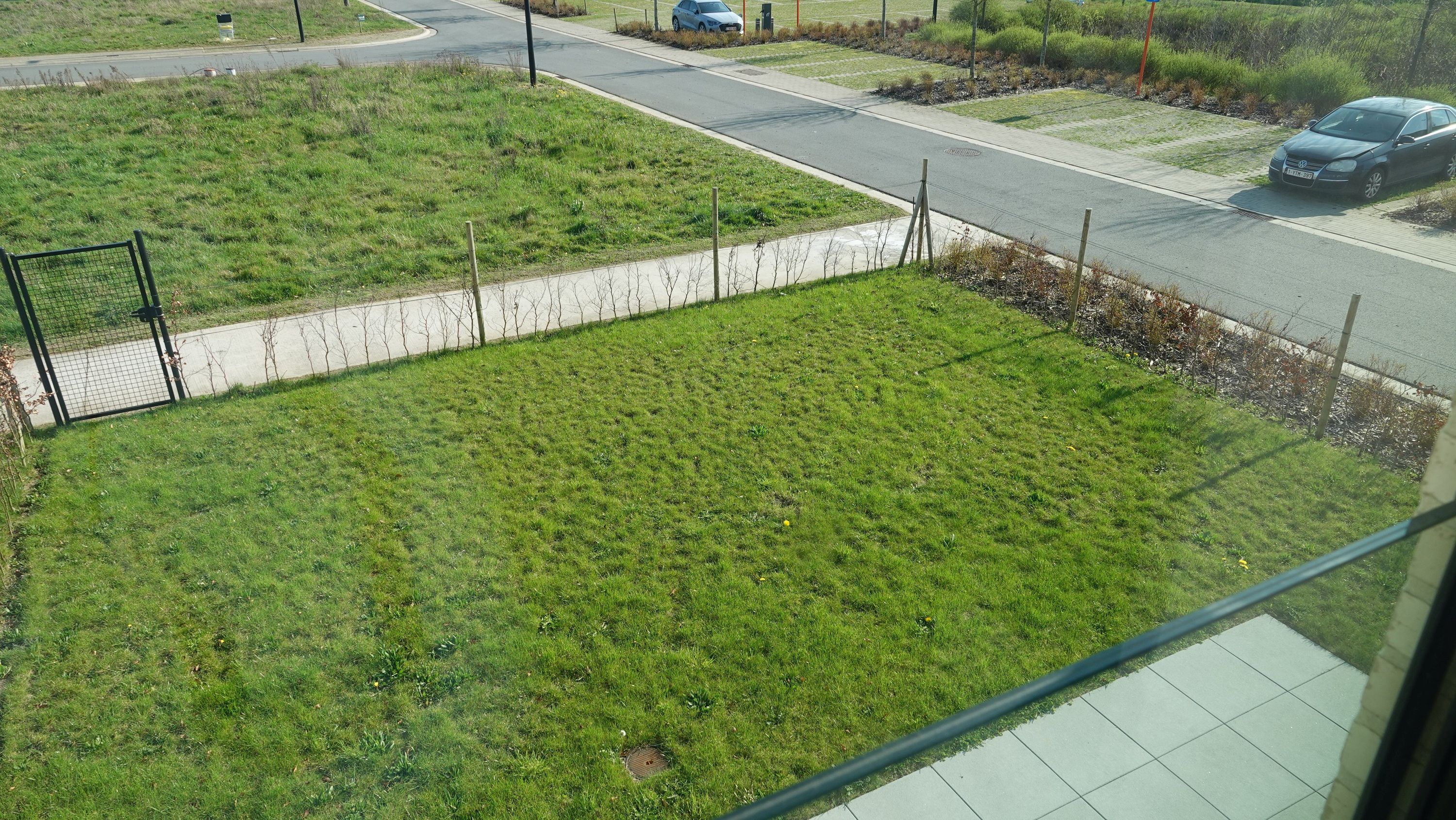 Recente halfopen woning in rustige verkaveling - foto 3