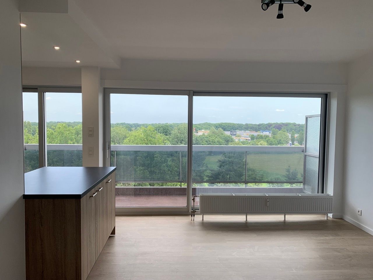 Volledig gerenoveerde studio met groot zonnig terras en lift - foto 3