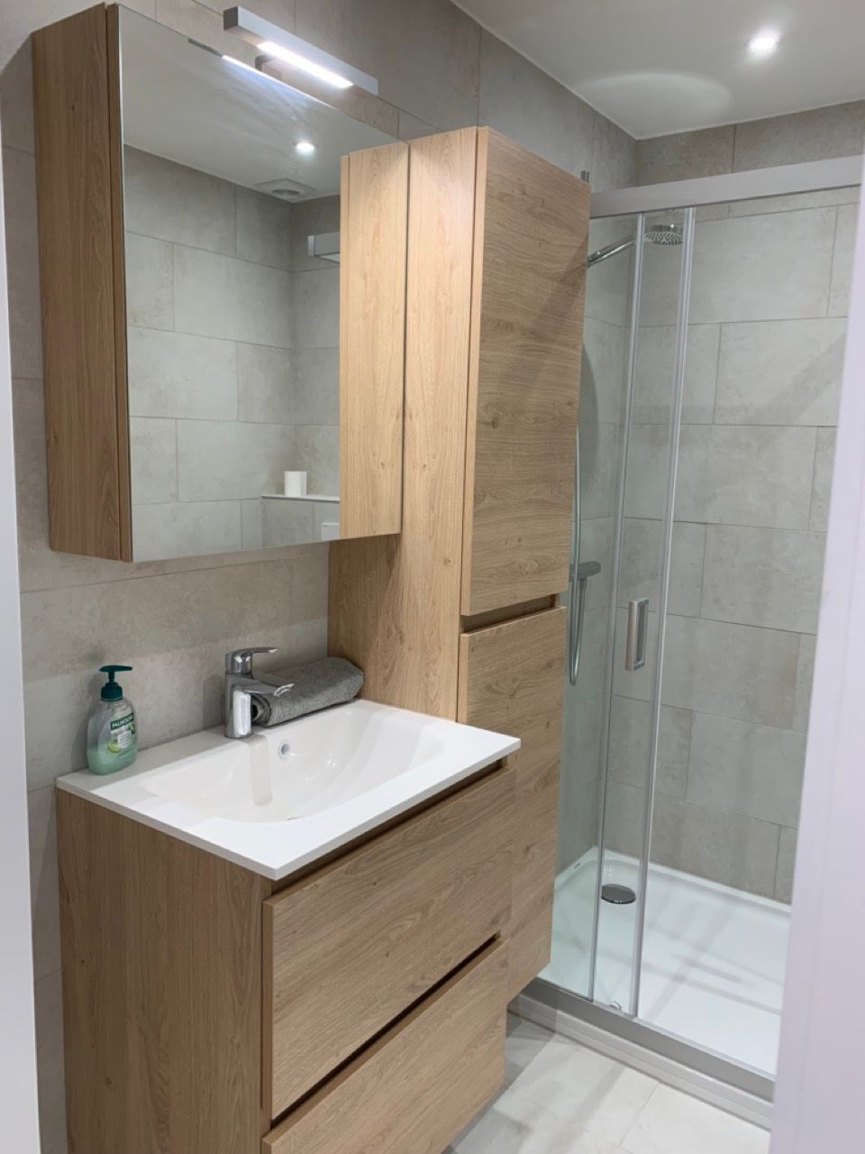 Volledig gerenoveerde studio met groot zonnig terras en lift - foto 4