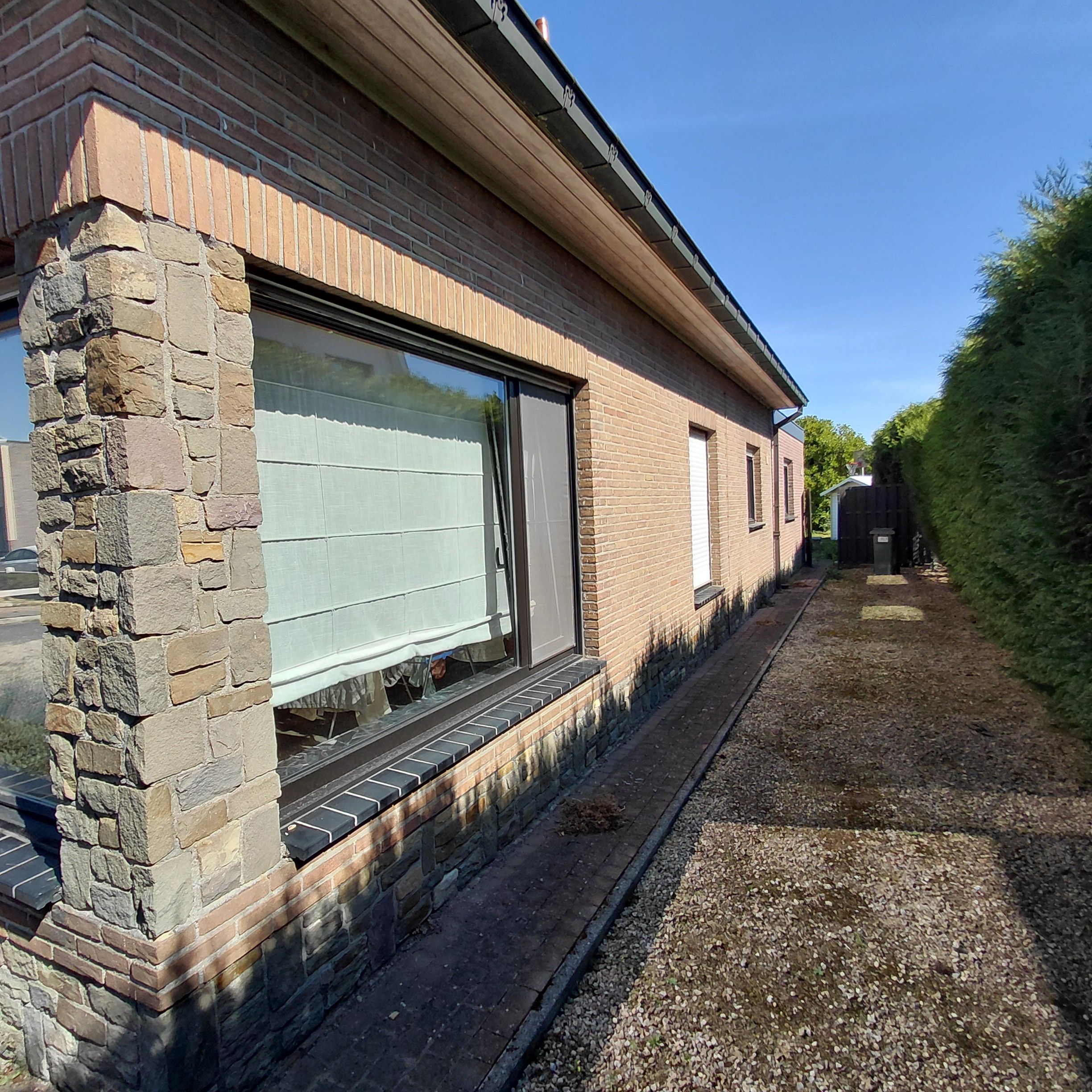 Bungalow met bovenverdieping en grote tuin, groene omgeving - foto 2