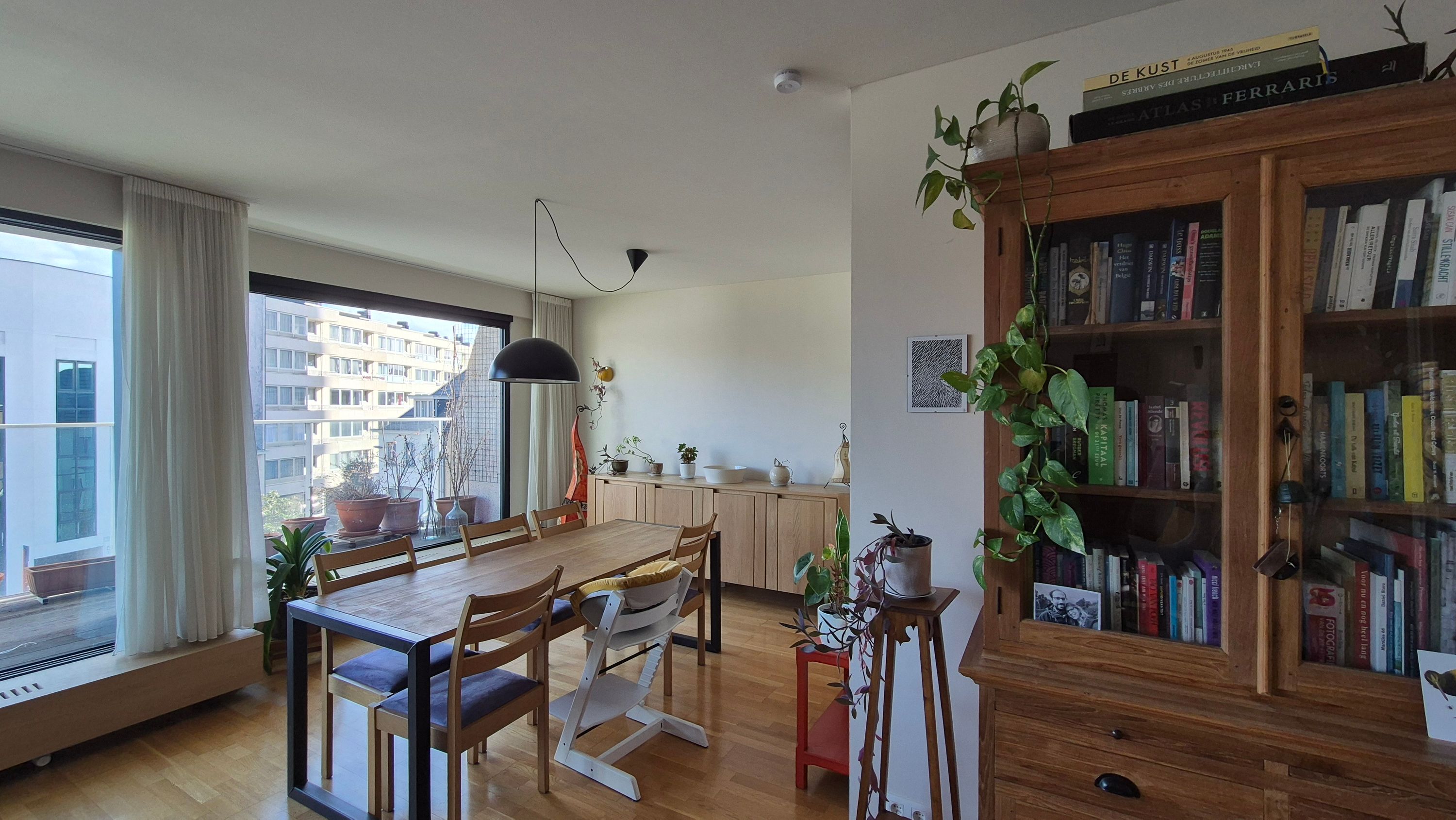 Ruim en lichtrijk appartement met drie slaapkamers - foto 2