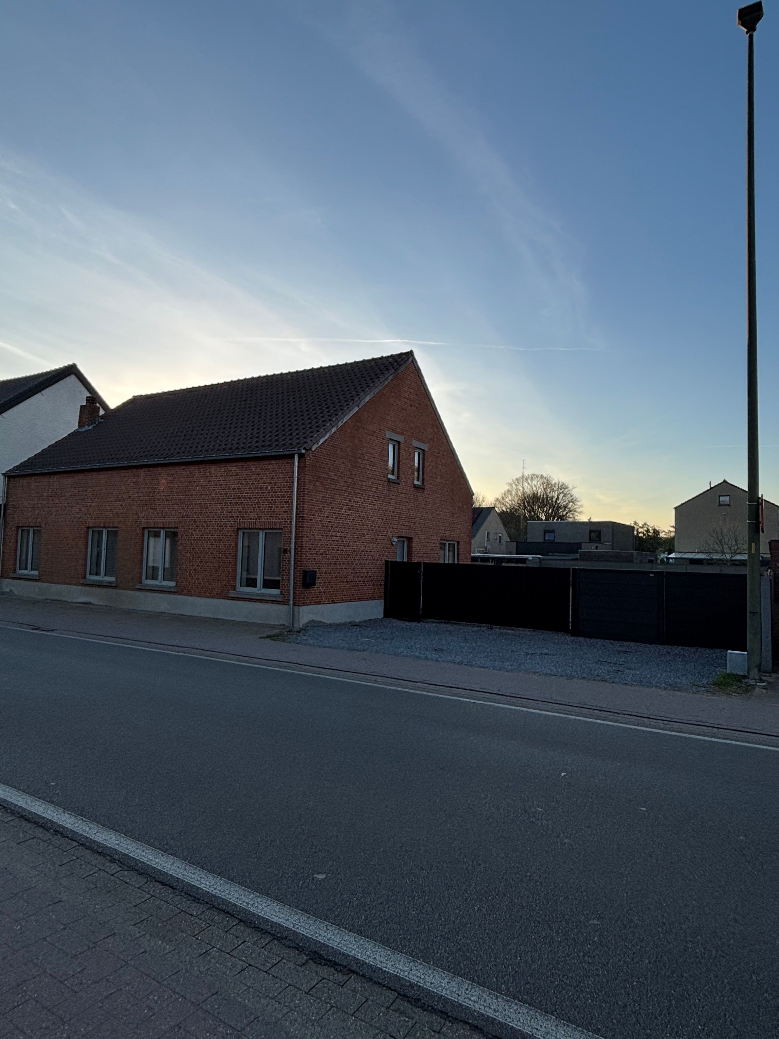 Ruime recent gerenoveerde woning in Koersel/ Beringen met grote tuin - foto 2