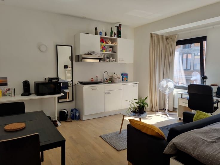 Beau studio une chambre de 24 m²récemment rénovée sur Louvain-la-Neuve - foto 2