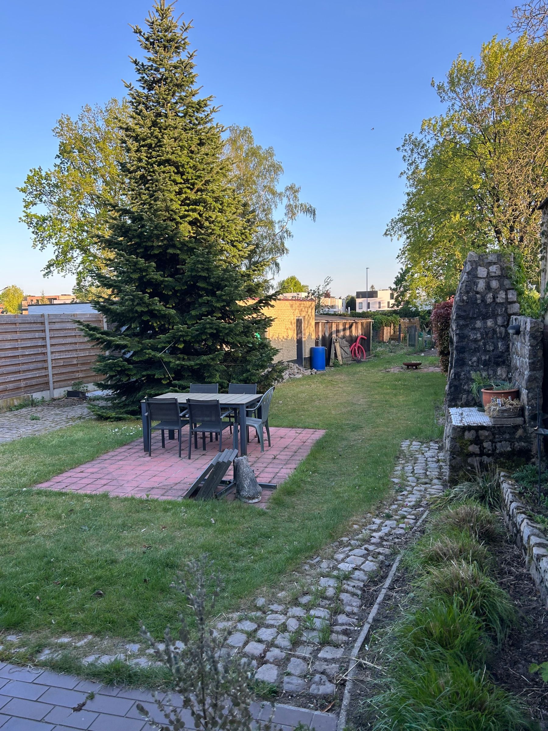 Gerenoveerd huis in rustige woonwijk met grote tuin - foto 2