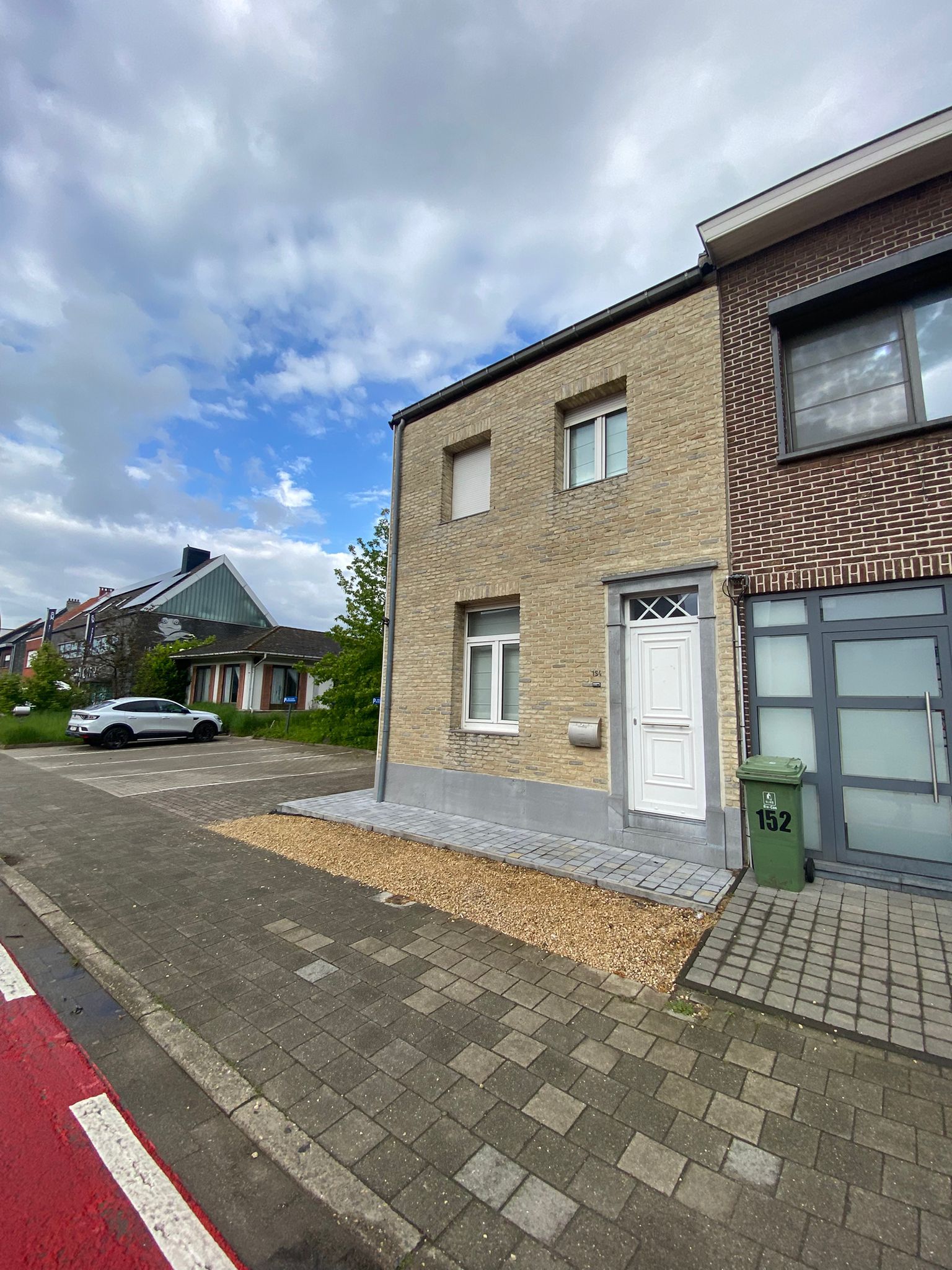 Instapklare halfopen bebouwing met ruime tuin. - foto 2