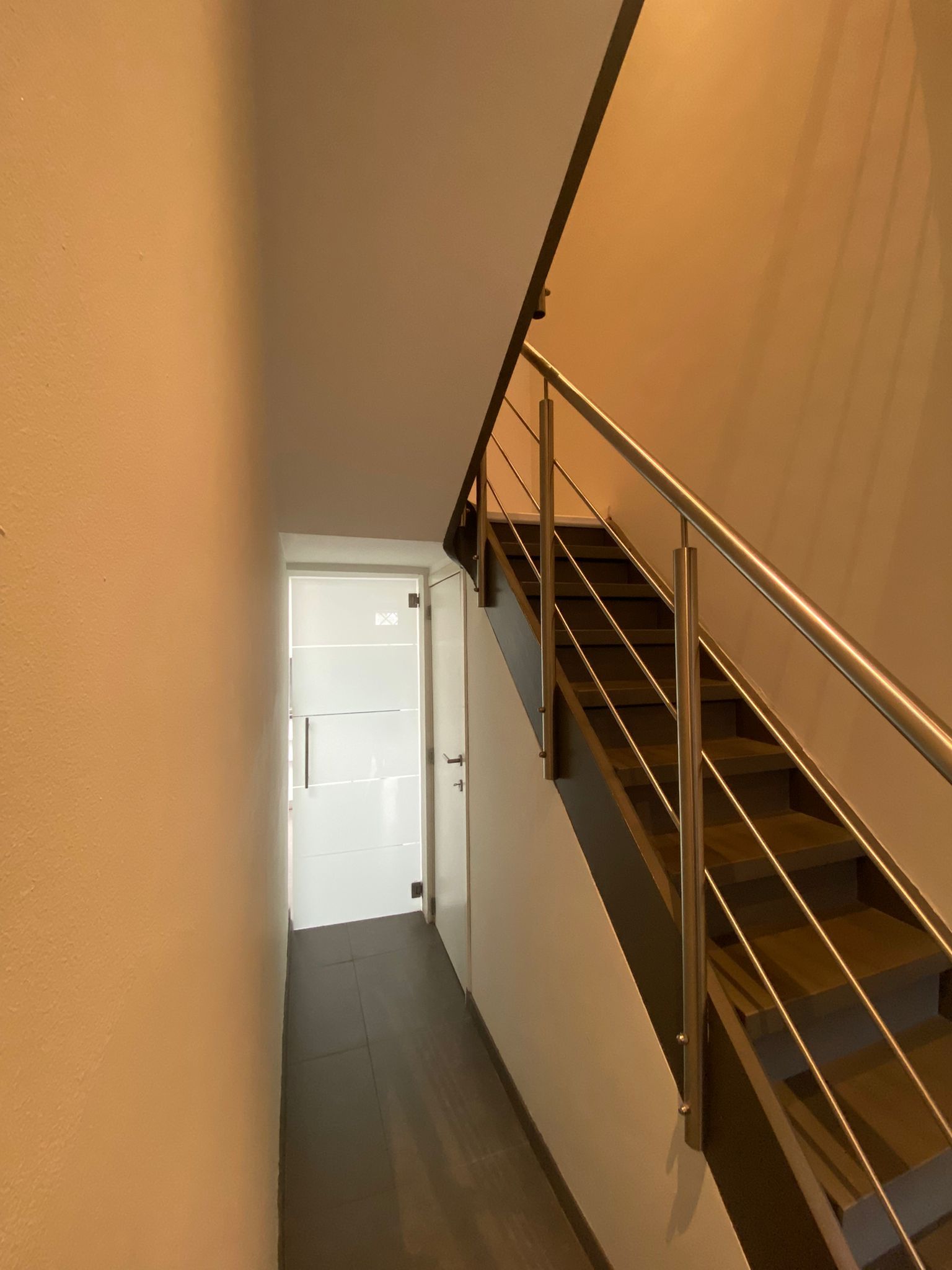 Instapklare halfopen bebouwing met ruime tuin. - foto 16
