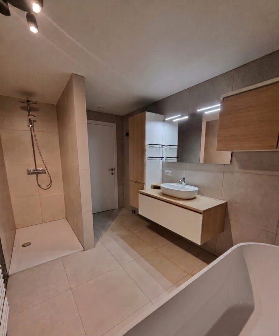 Prachtige rijwoning met grote tuin en 4 slaapkamers! - foto 5