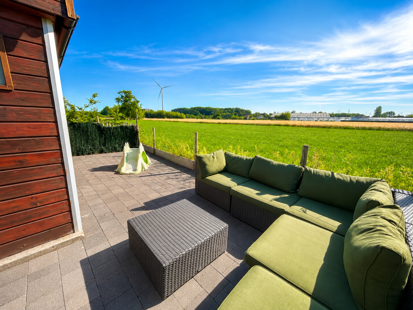 Prachtige rijwoning met grote tuin en 4 slaapkamers! - foto 2