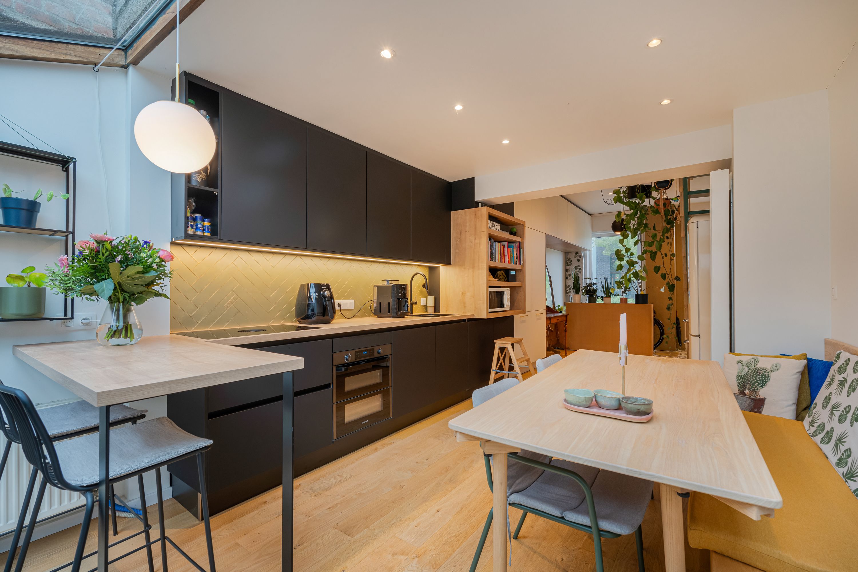 Charmante instapklare rijwoning met gezellig koertje - foto 2