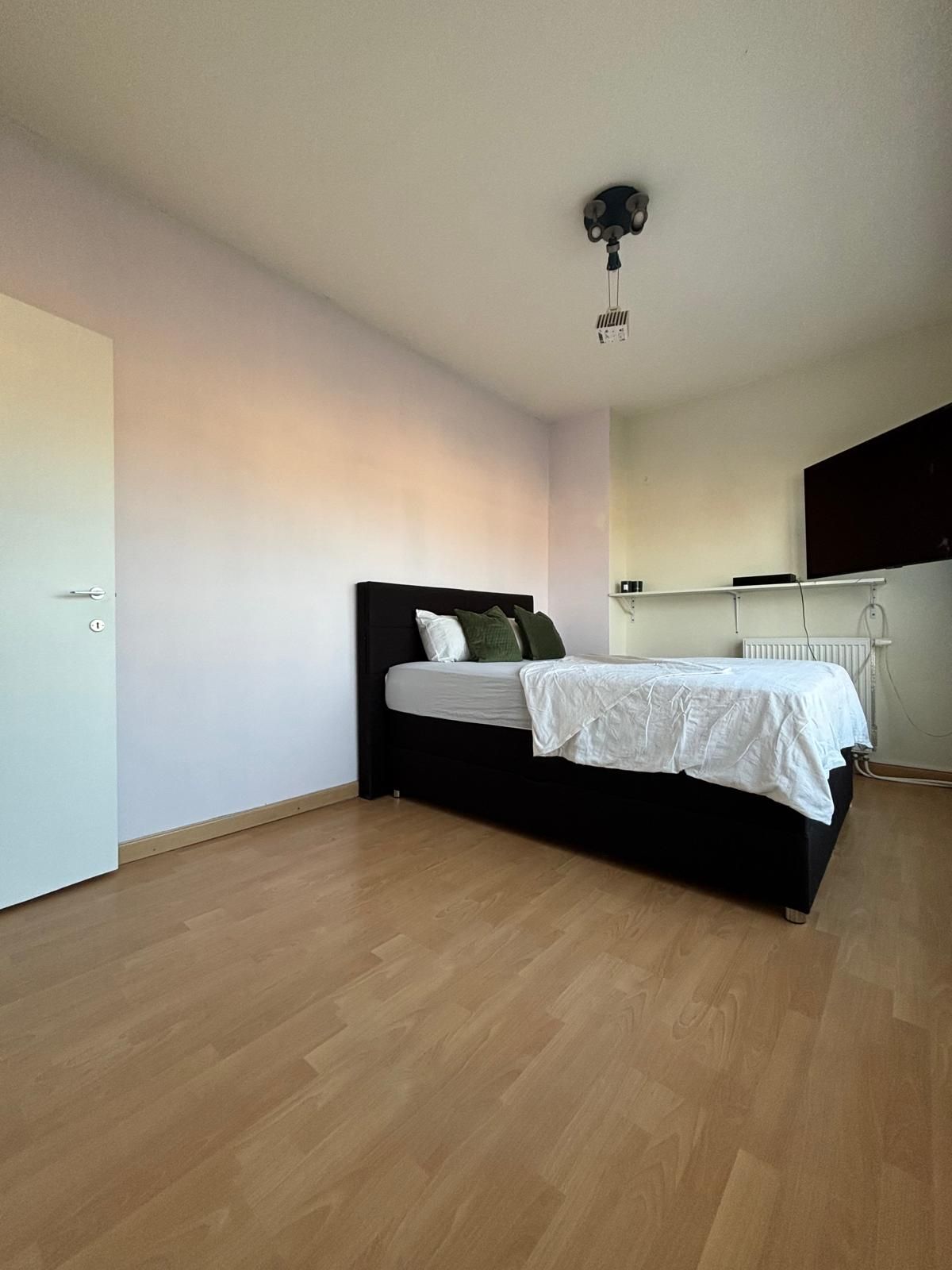 Bel-etage met 4 slpkamers, 2 badkamers, tuin en garage te Ekeren - foto 9