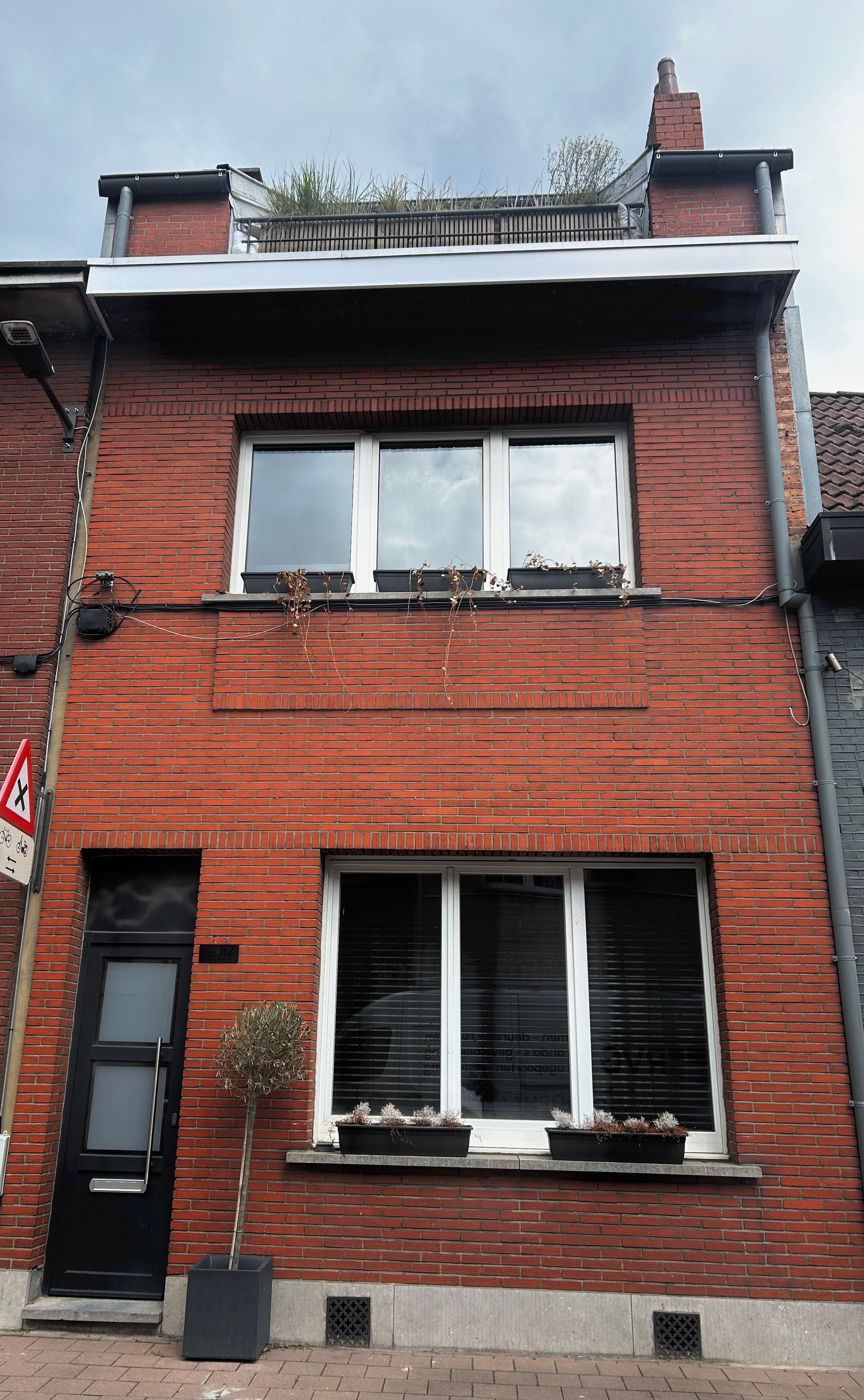 Gerenoveerd huis met dakterras, koer en 2 slaapkamers. - foto 16