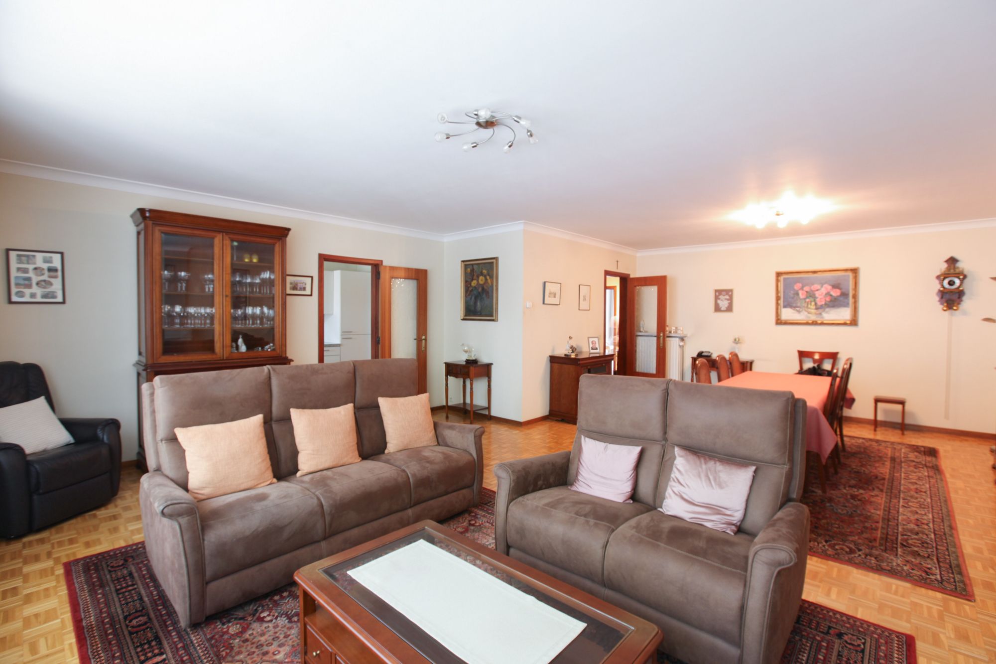 Ruim appartement met 3 slaapkamers en een inpandige garage - foto 5