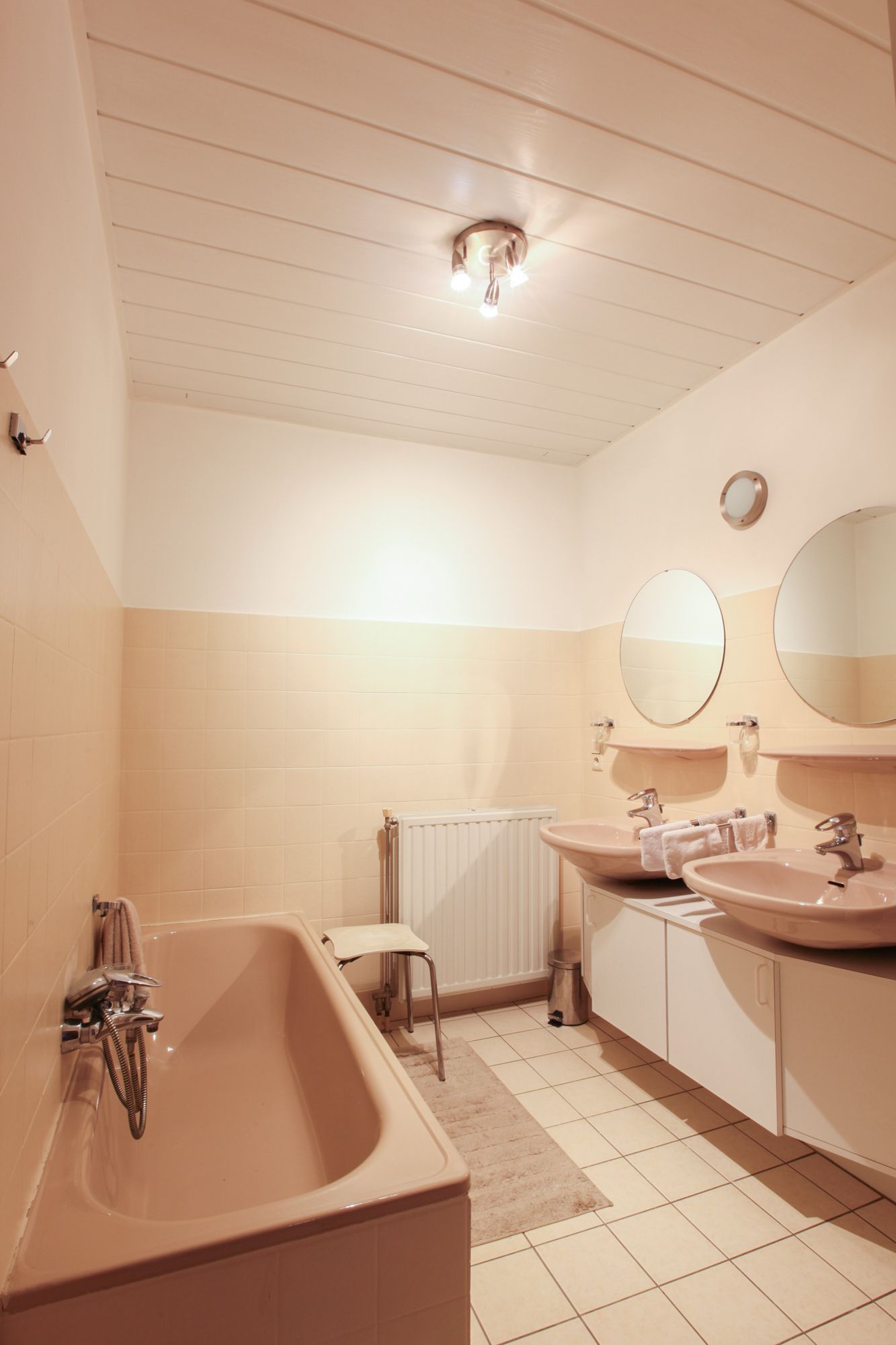 Ruim appartement met 3 slaapkamers en een inpandige garage - foto 15