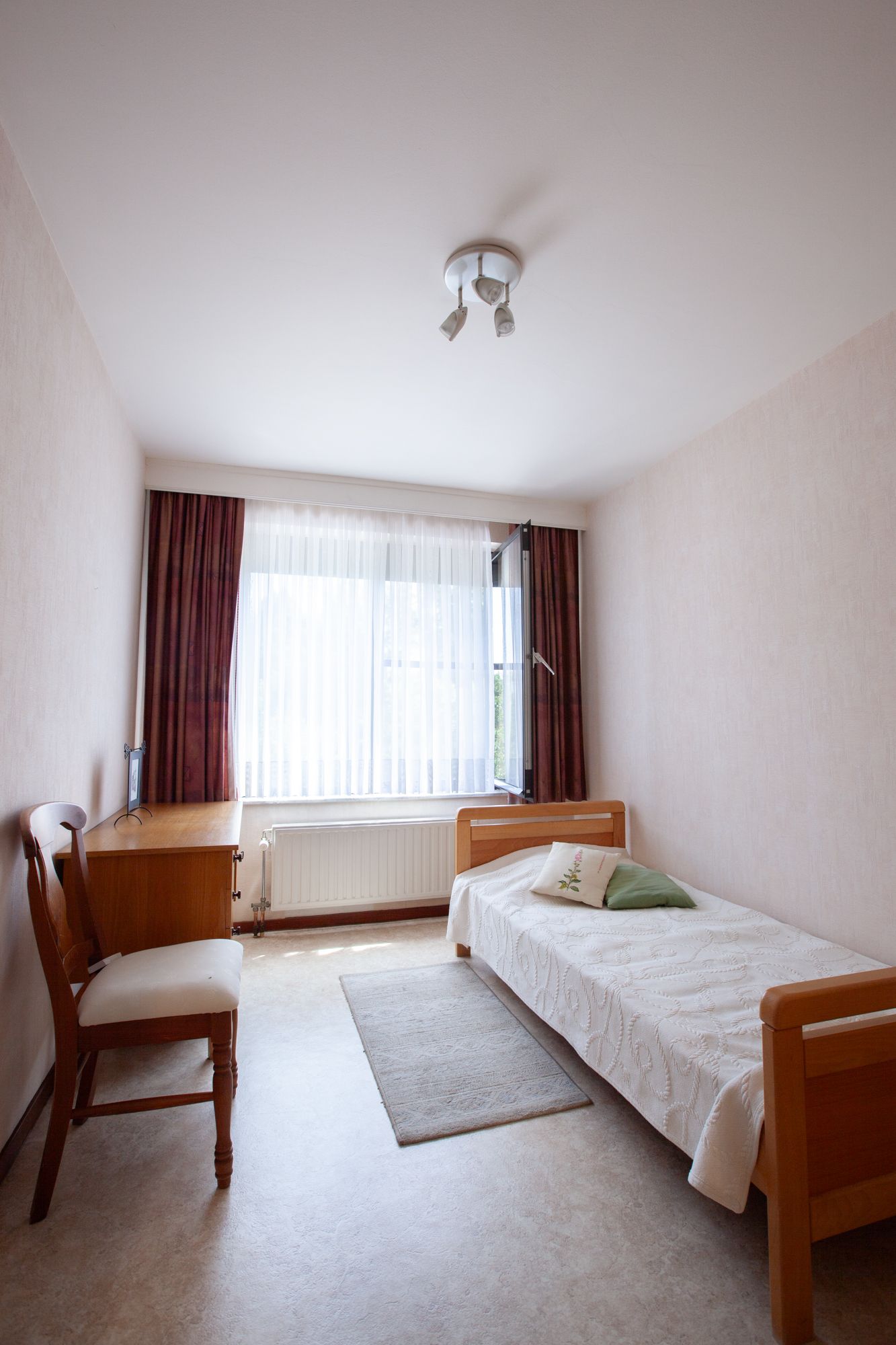 Ruim appartement met 3 slaapkamers en een inpandige garage - foto 12