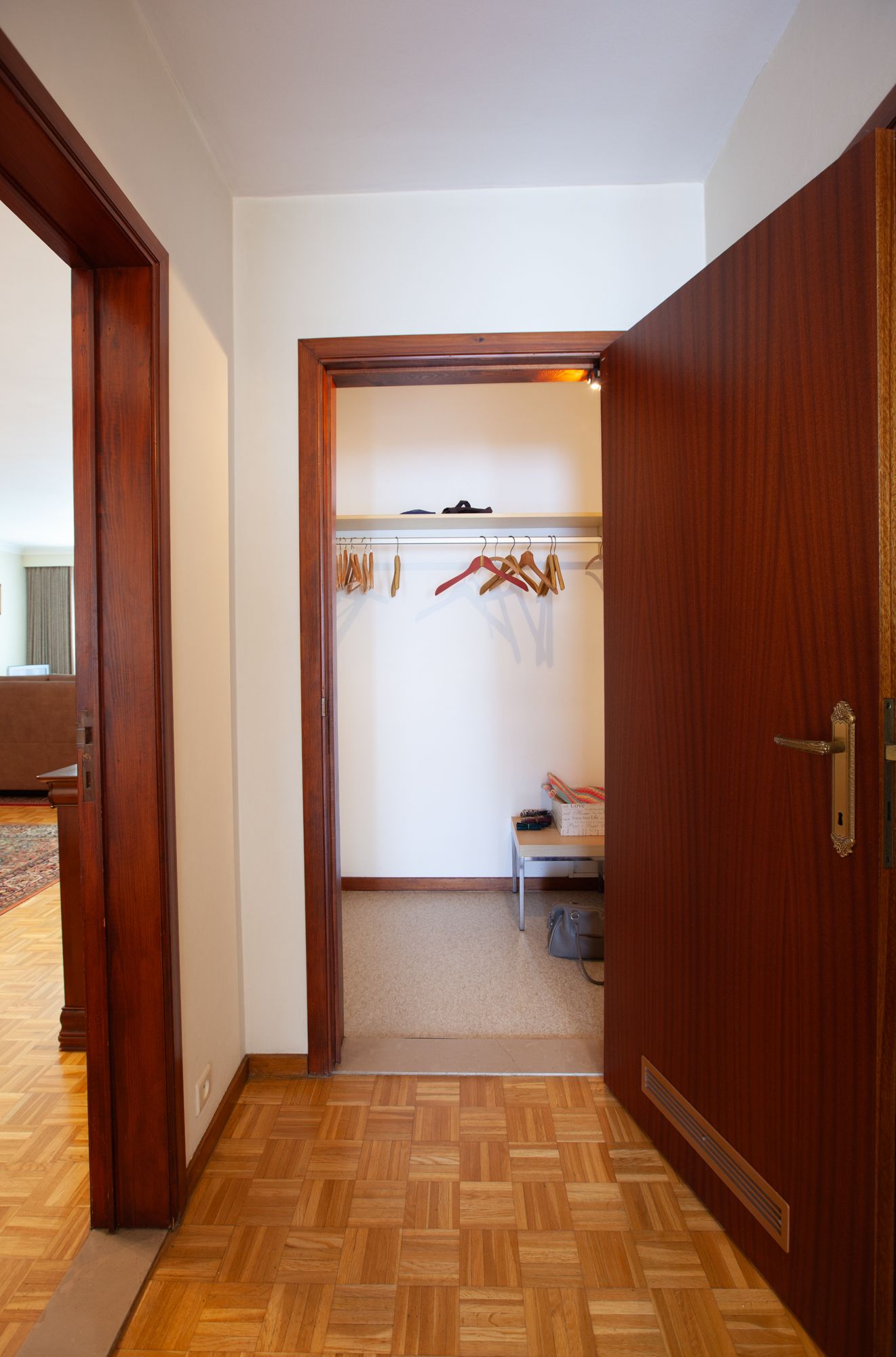 Ruim appartement met 3 slaapkamers en een inpandige garage - foto 4