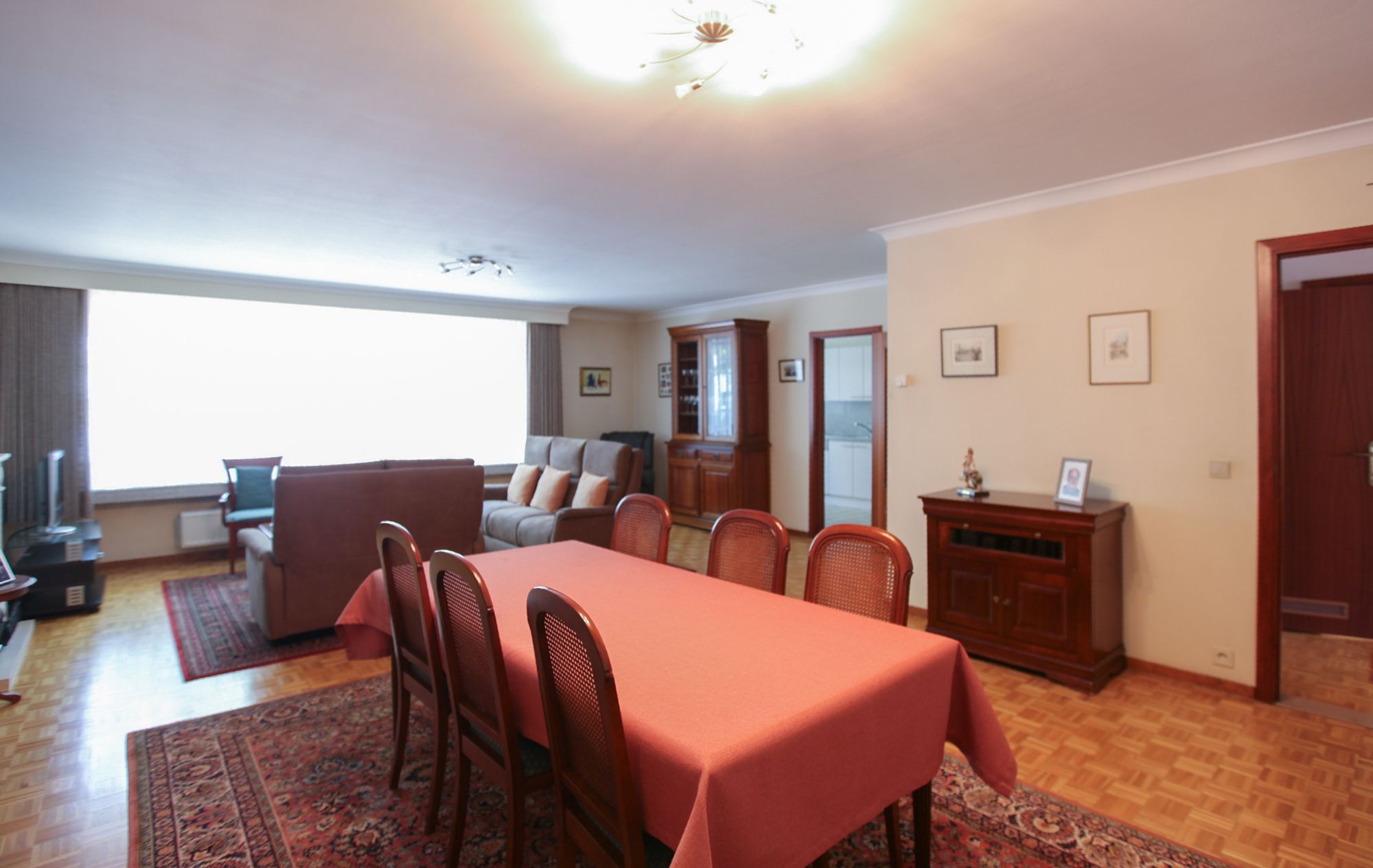 Ruim appartement met 3 slaapkamers en een inpandige garage - foto 6