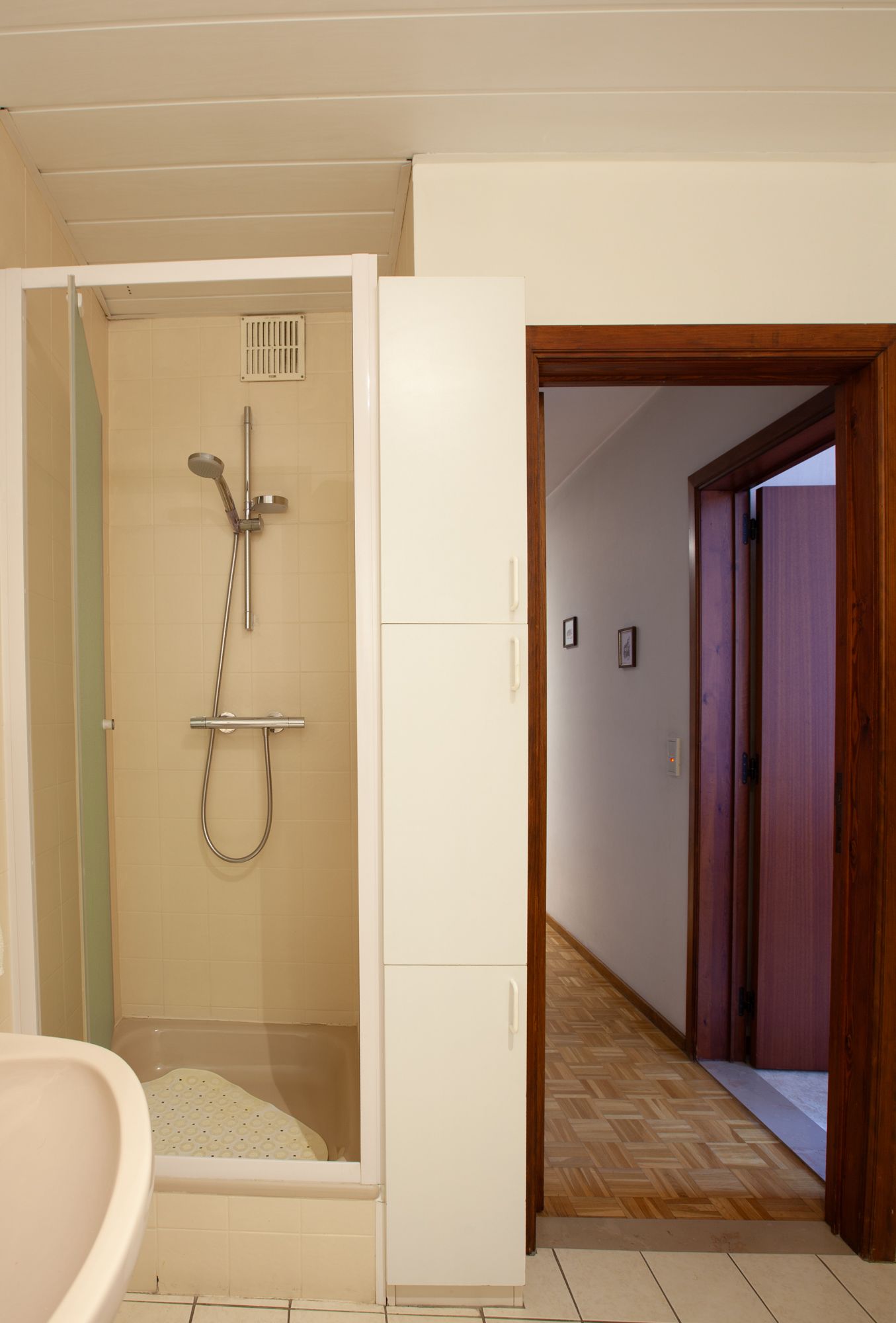 Ruim appartement met 3 slaapkamers en een inpandige garage - foto 16