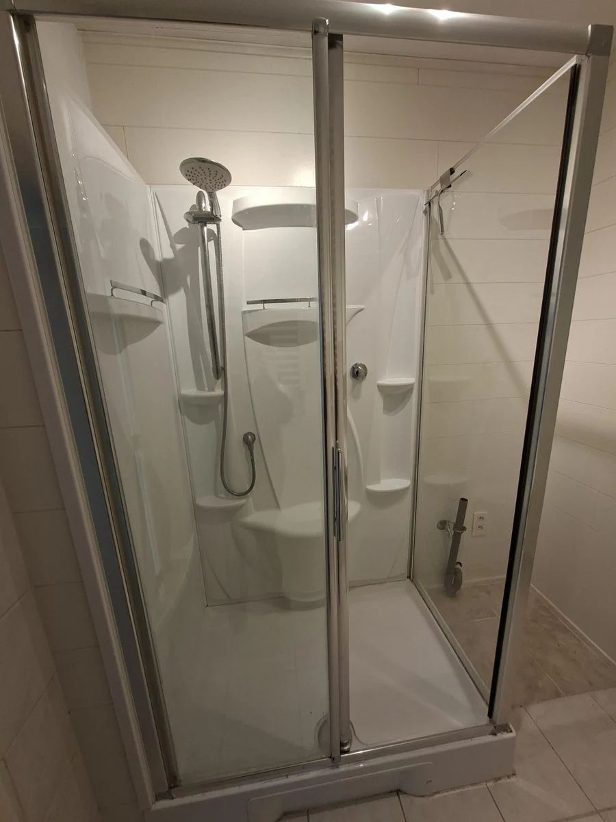 Ruim, lichtrijk, rustig en deels gerenoveerd appartement vlakbij zee! - foto 17