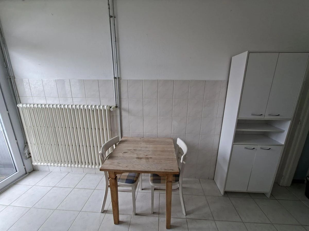 Ruim, lichtrijk, rustig en deels gerenoveerd appartement vlakbij zee! - foto 9