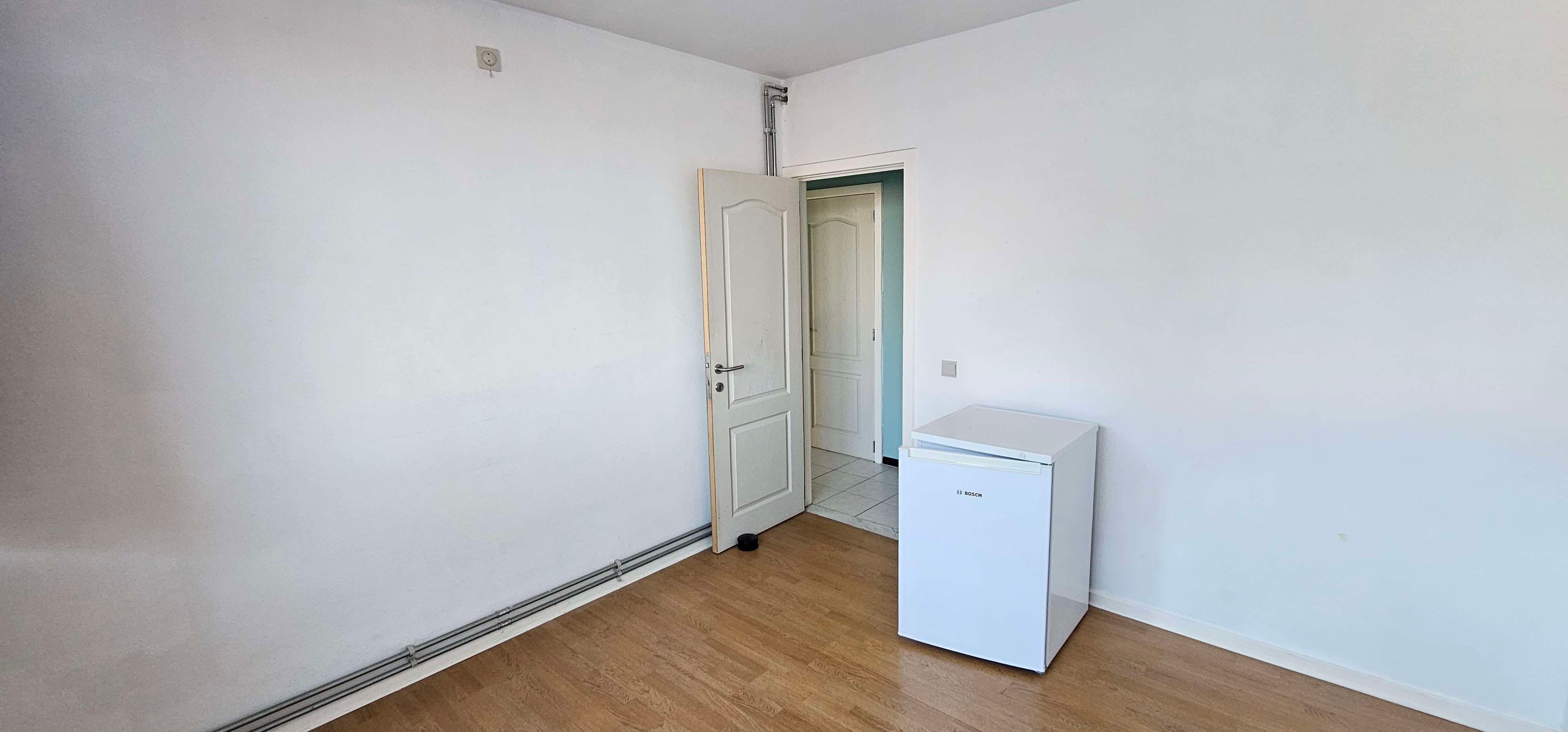 Ruim, lichtrijk, rustig en deels gerenoveerd appartement vlakbij zee! - foto 15