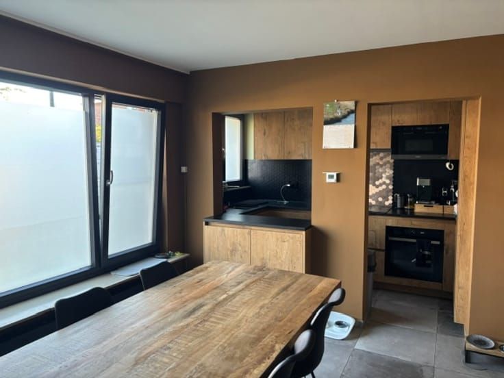 Gerenoveerd gelijkvloers appartement - foto 3