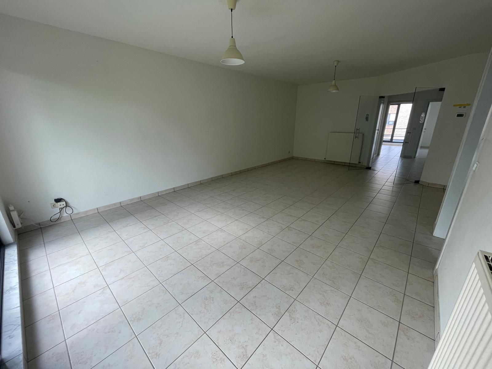 Ruim confortabel appartement met privé binnenhuis parking en  zonnige tuin - foto 7